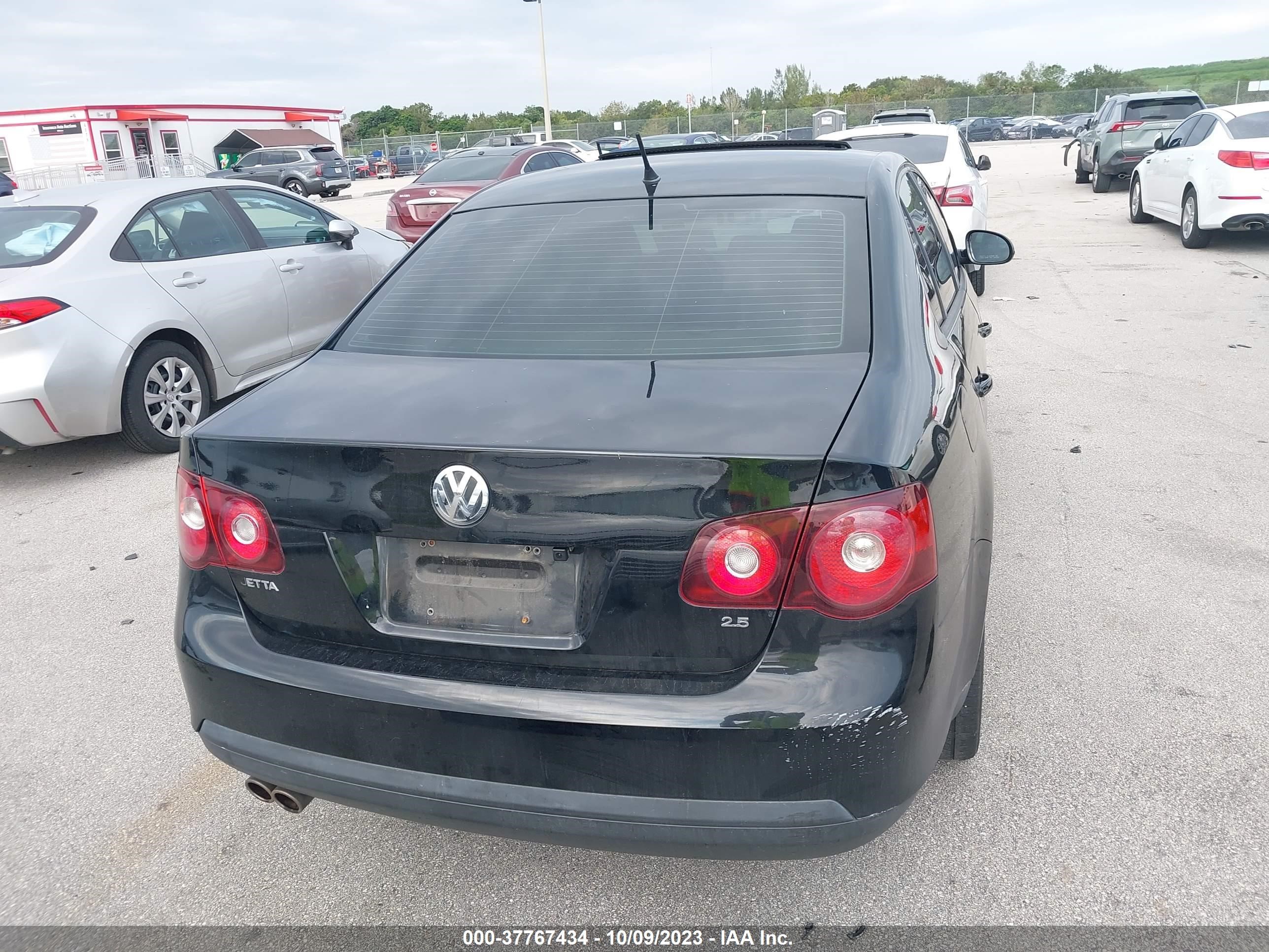 Photo 15 VIN: 3VWRZ7AJ7AM137414 - VOLKSWAGEN JETTA 