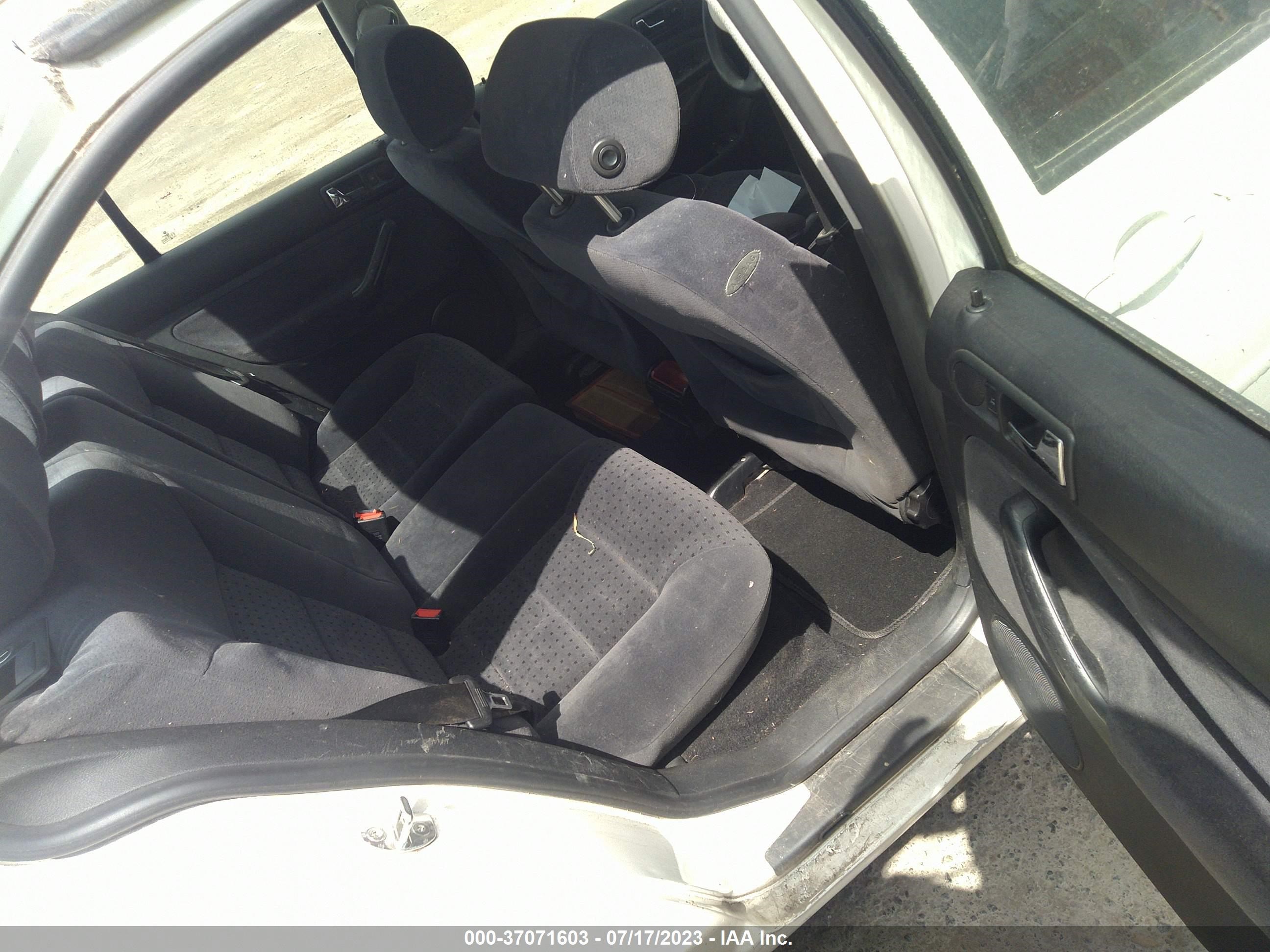 Photo 8 VIN: 3VWSA29M2XM008516 - VOLKSWAGEN JETTA 