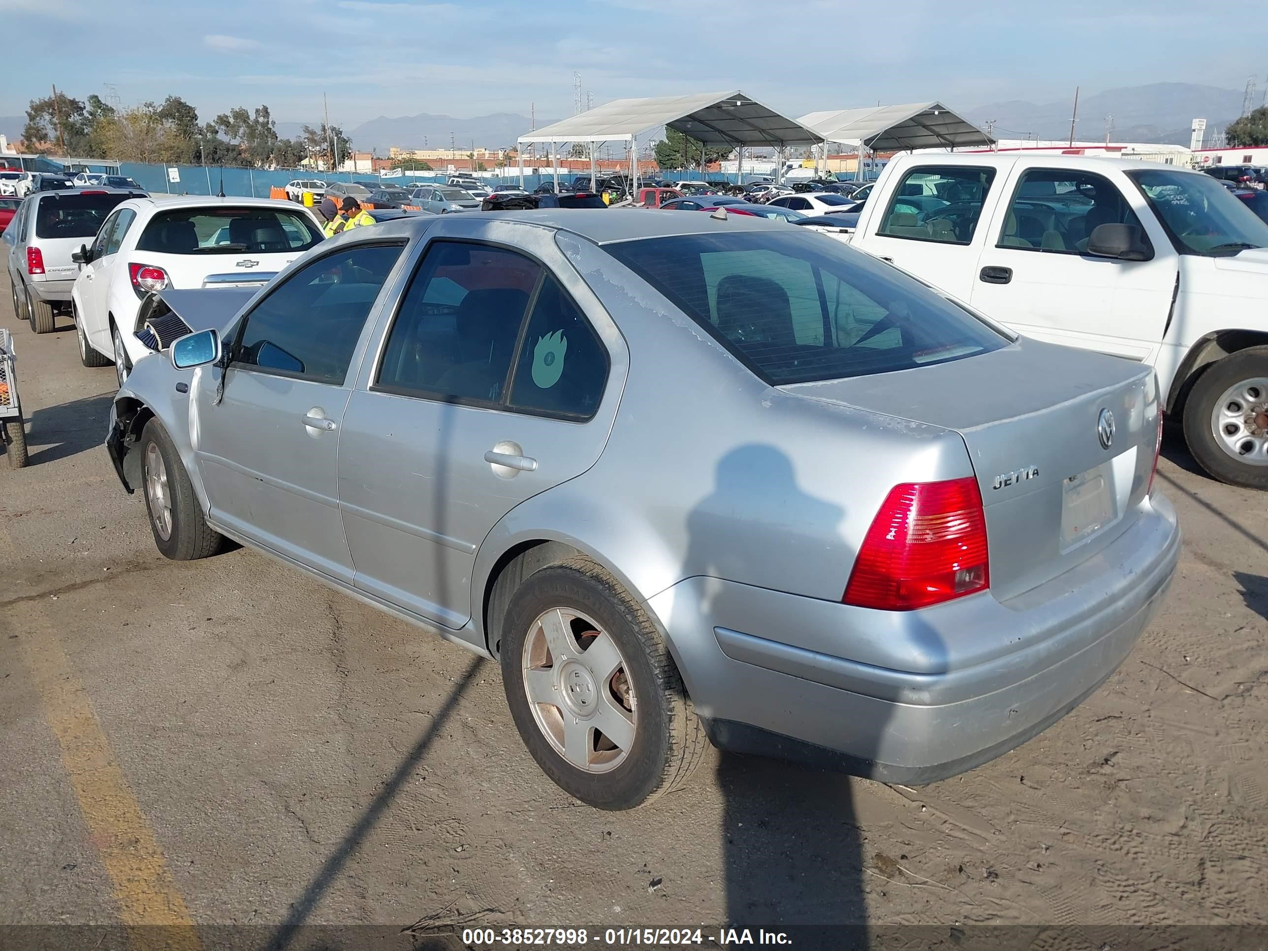 Photo 2 VIN: 3VWSA29M6YM009475 - VOLKSWAGEN JETTA 