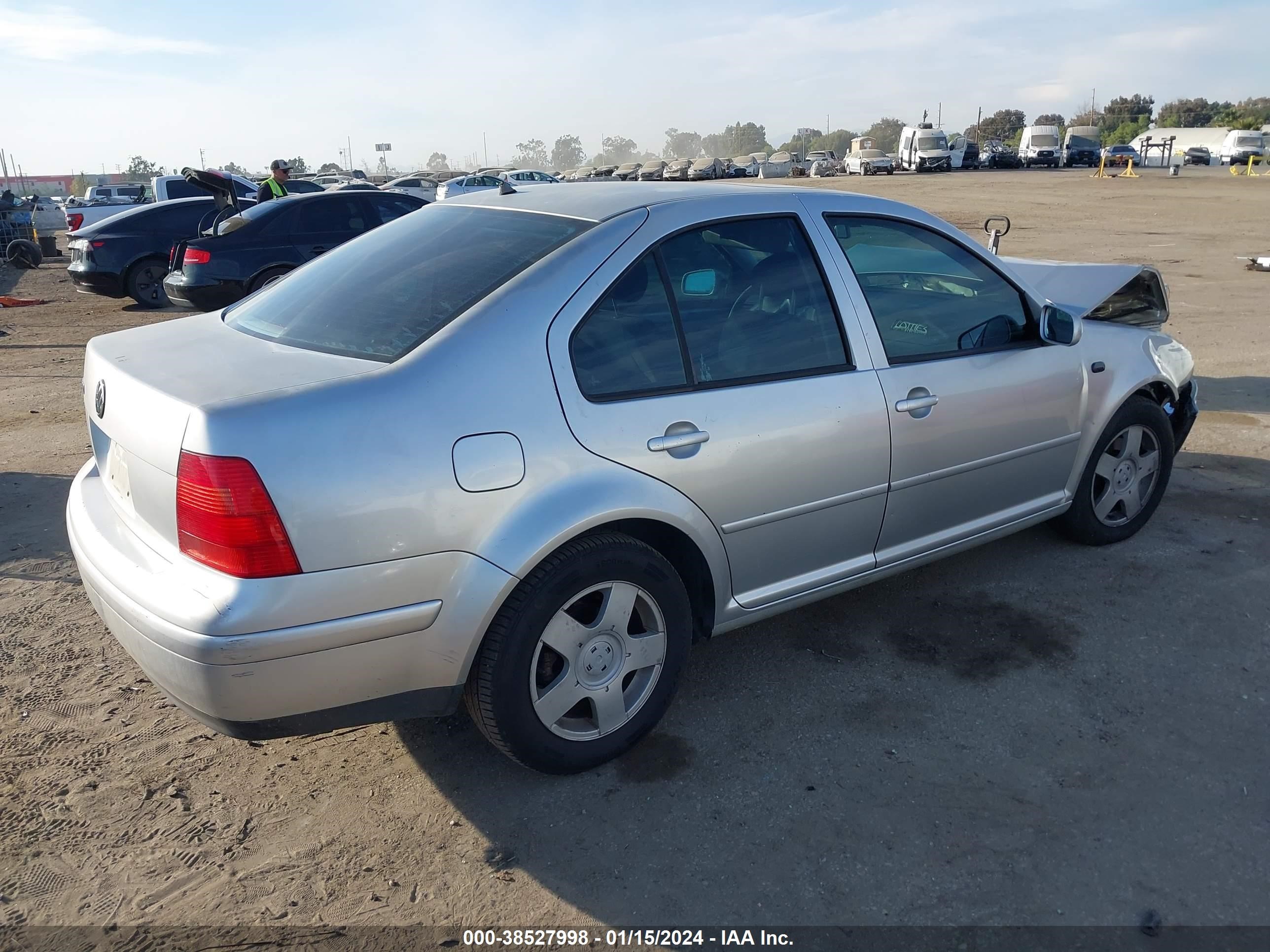 Photo 3 VIN: 3VWSA29M6YM009475 - VOLKSWAGEN JETTA 