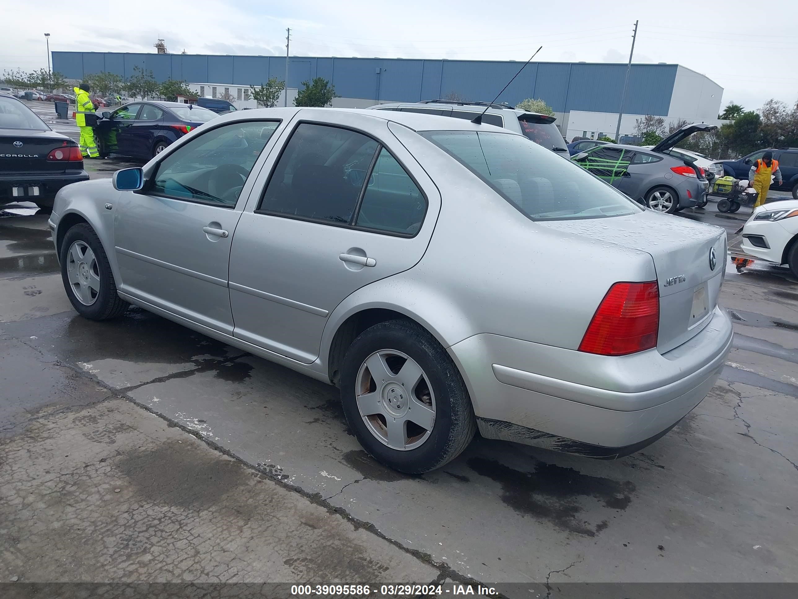 Photo 2 VIN: 3VWSB69M11M119683 - VOLKSWAGEN JETTA 