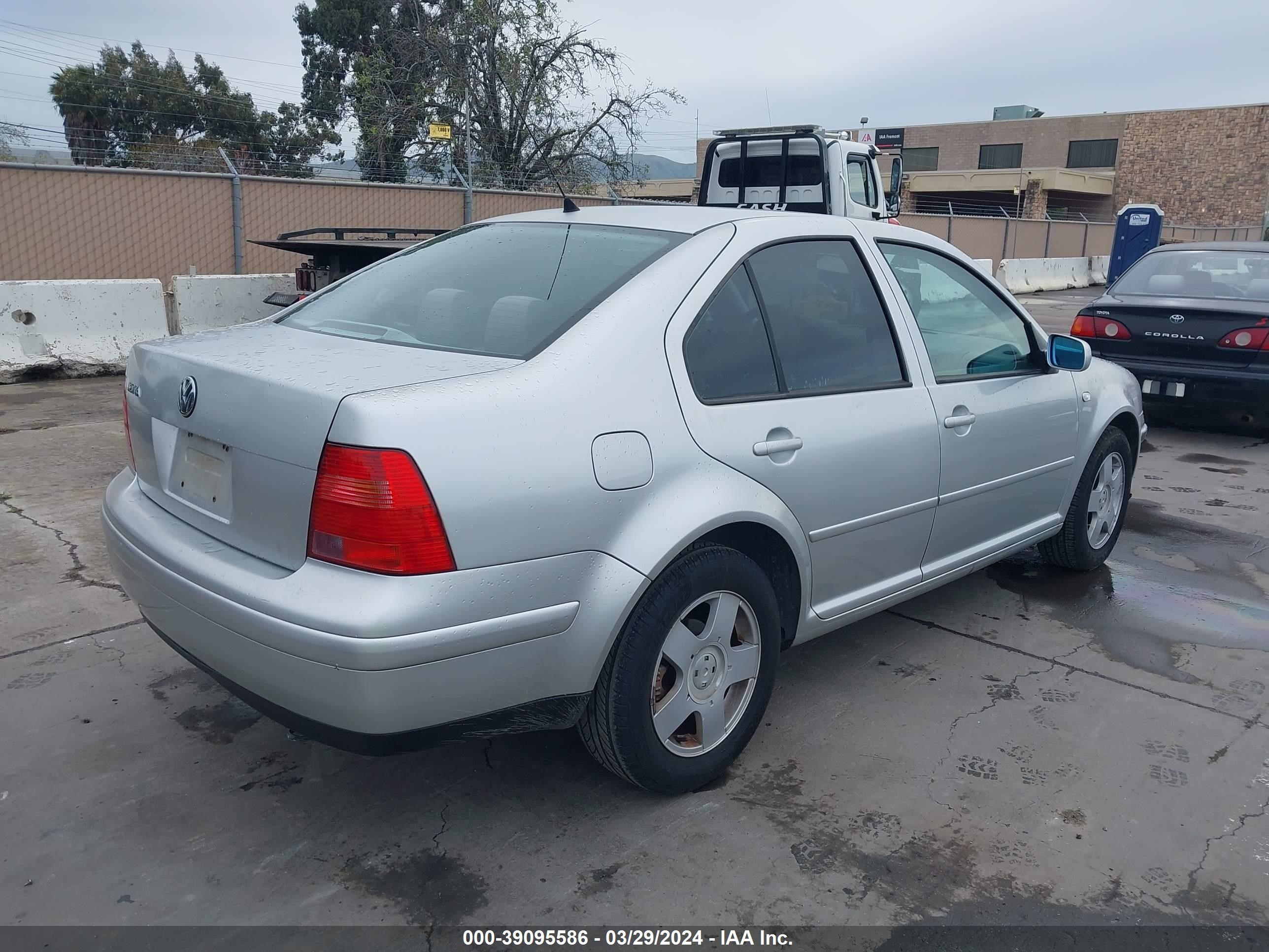 Photo 3 VIN: 3VWSB69M11M119683 - VOLKSWAGEN JETTA 