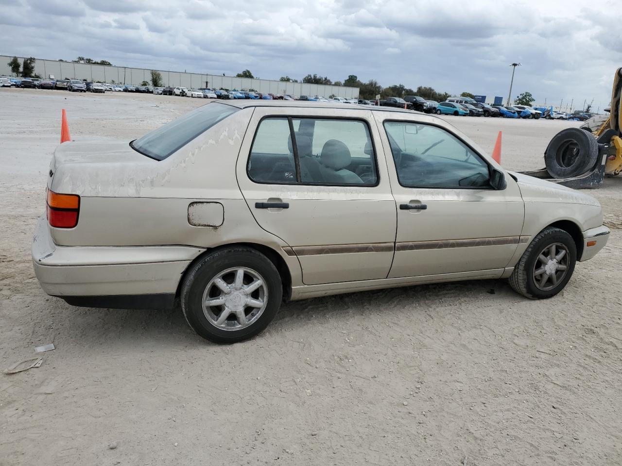 Photo 2 VIN: 3VWSB81H2WM116681 - VOLKSWAGEN JETTA 