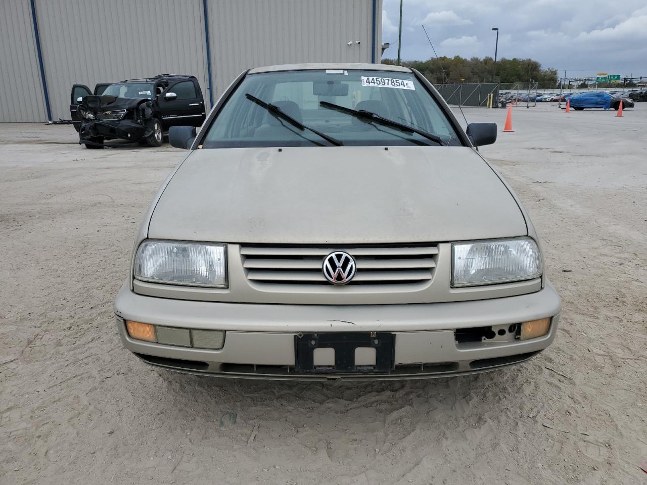 Photo 4 VIN: 3VWSB81H2WM116681 - VOLKSWAGEN JETTA 