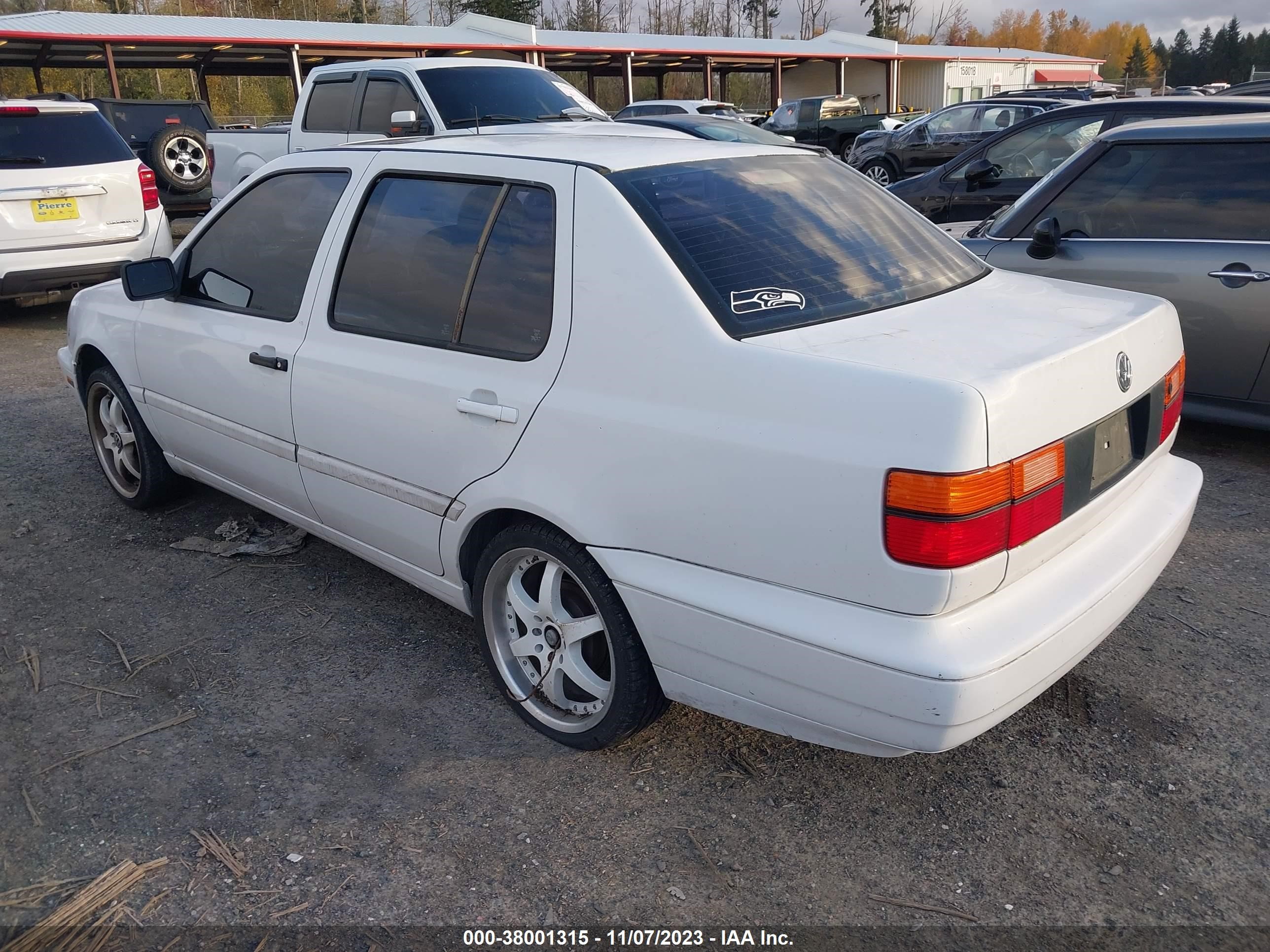 Photo 2 VIN: 3VWSB81H4VM016130 - VOLKSWAGEN JETTA 