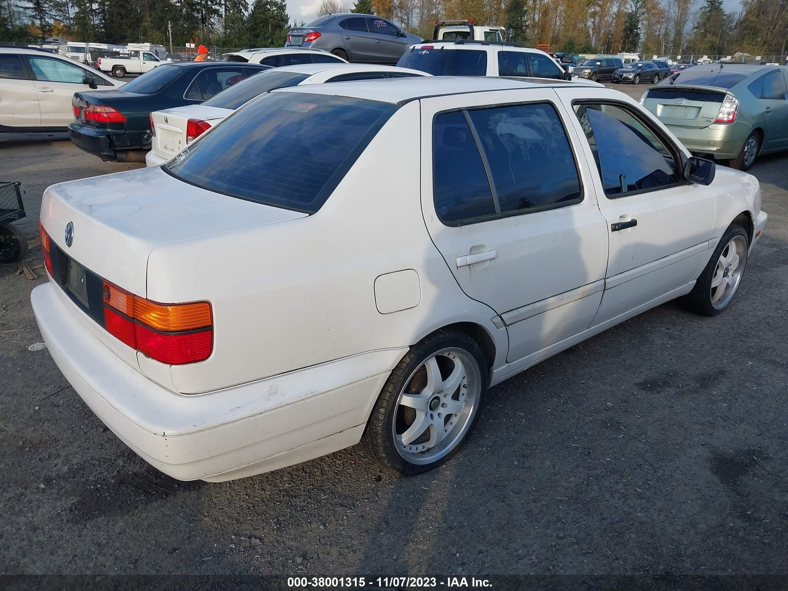 Photo 3 VIN: 3VWSB81H4VM016130 - VOLKSWAGEN JETTA 