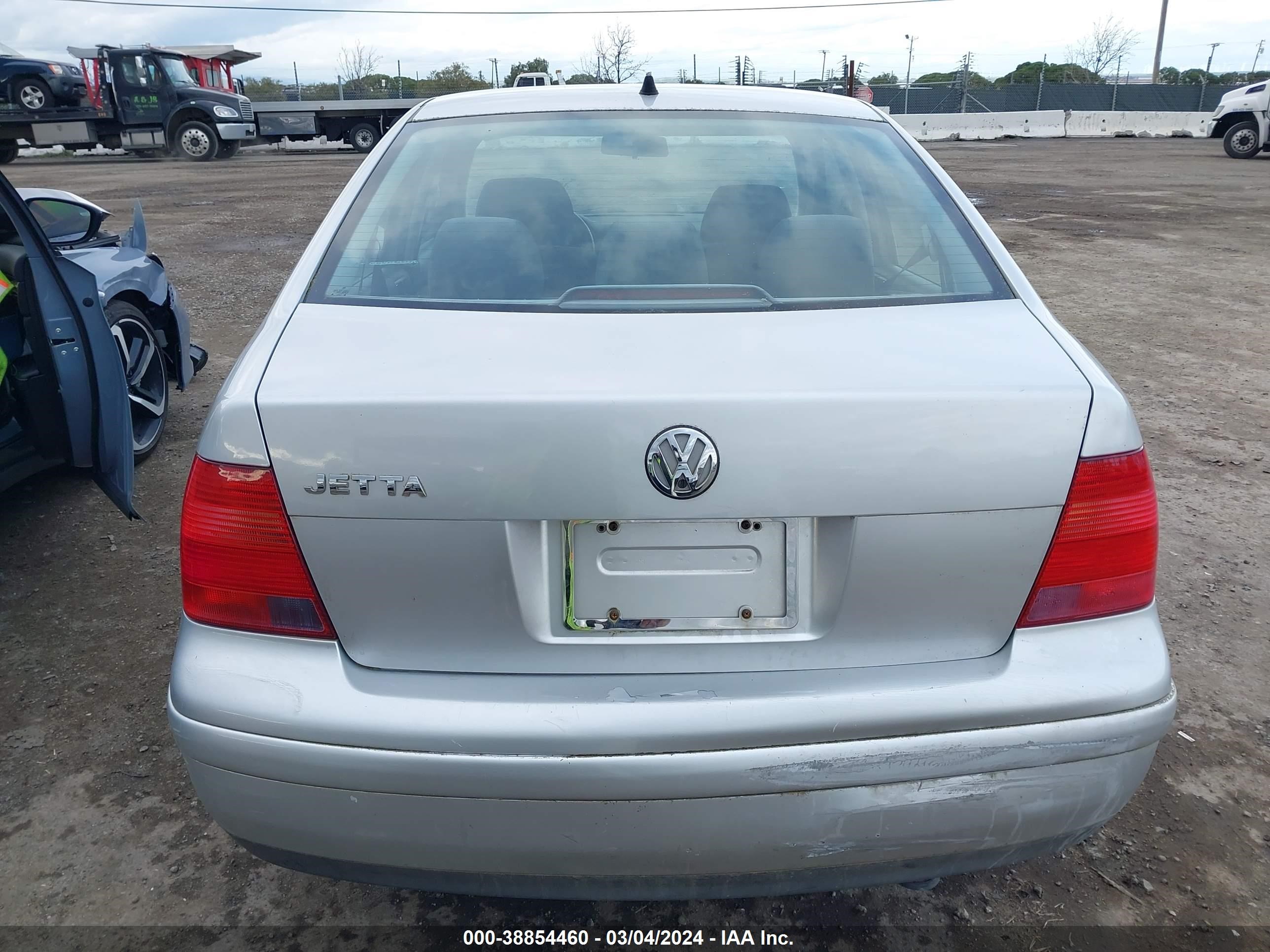 Photo 15 VIN: 3VWSC29M5YM113840 - VOLKSWAGEN JETTA 