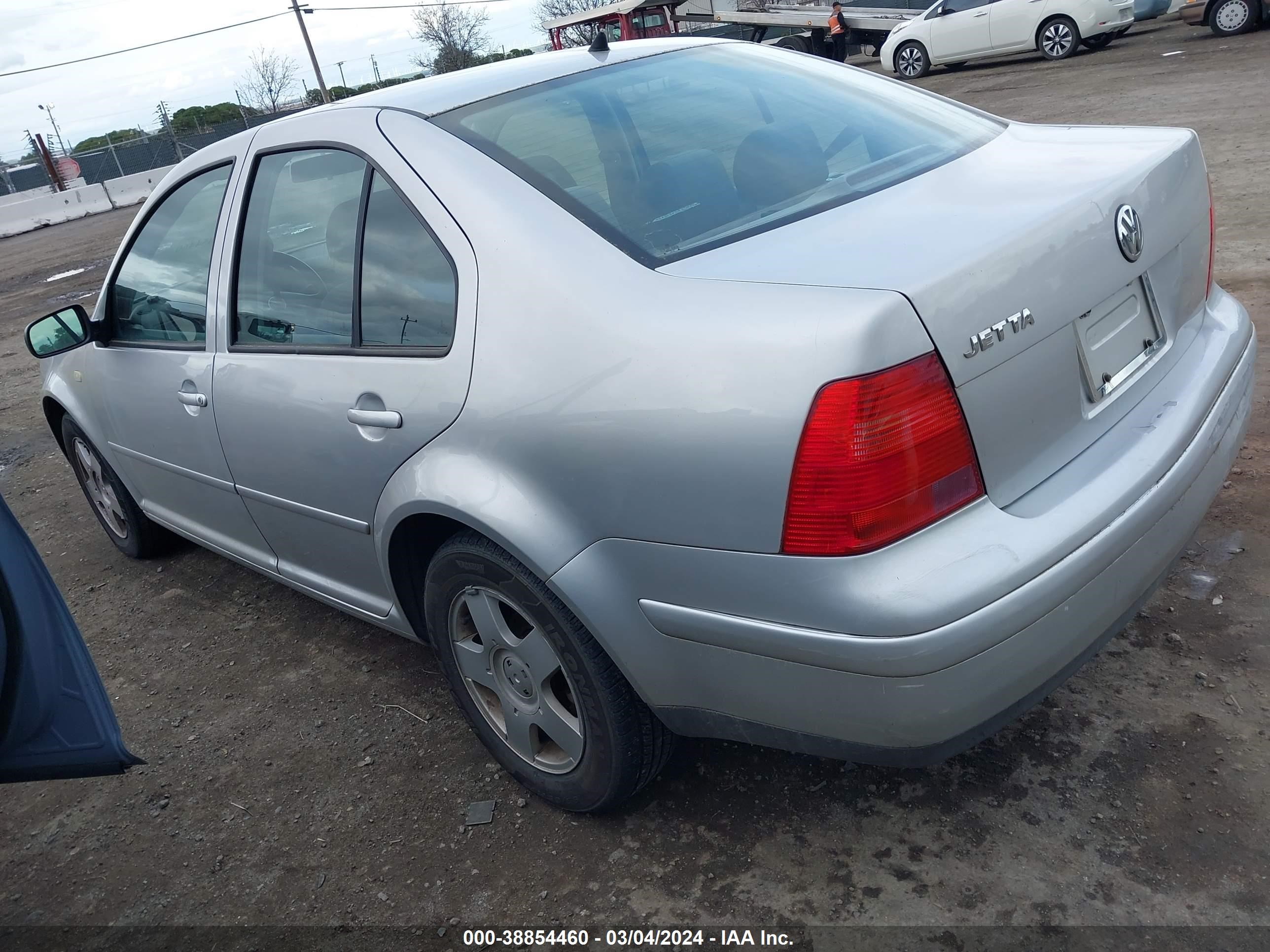 Photo 2 VIN: 3VWSC29M5YM113840 - VOLKSWAGEN JETTA 