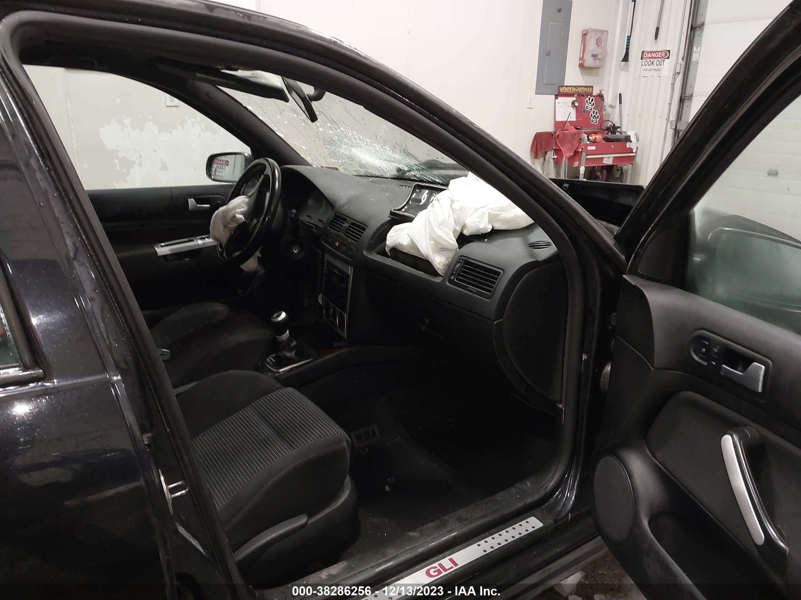 Photo 4 VIN: 3VWSE69M25M062293 - VOLKSWAGEN JETTA 