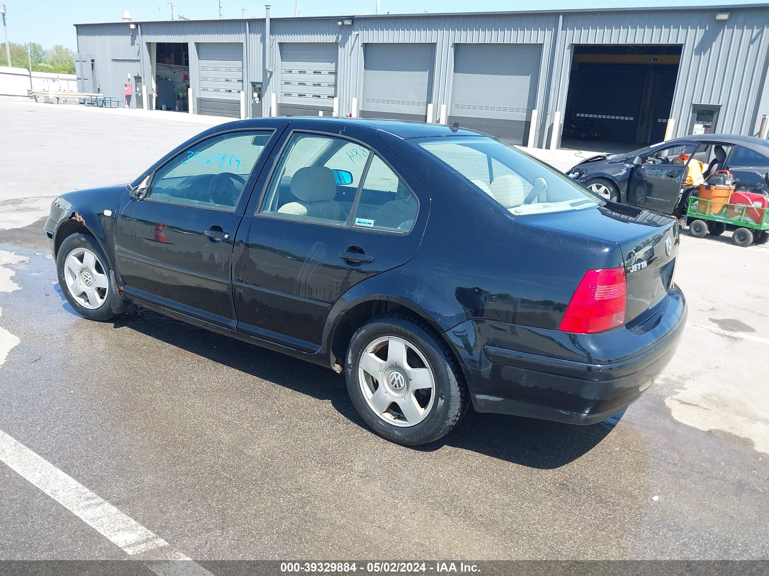 Photo 2 VIN: 3VWSF29M9YM142362 - VOLKSWAGEN JETTA 