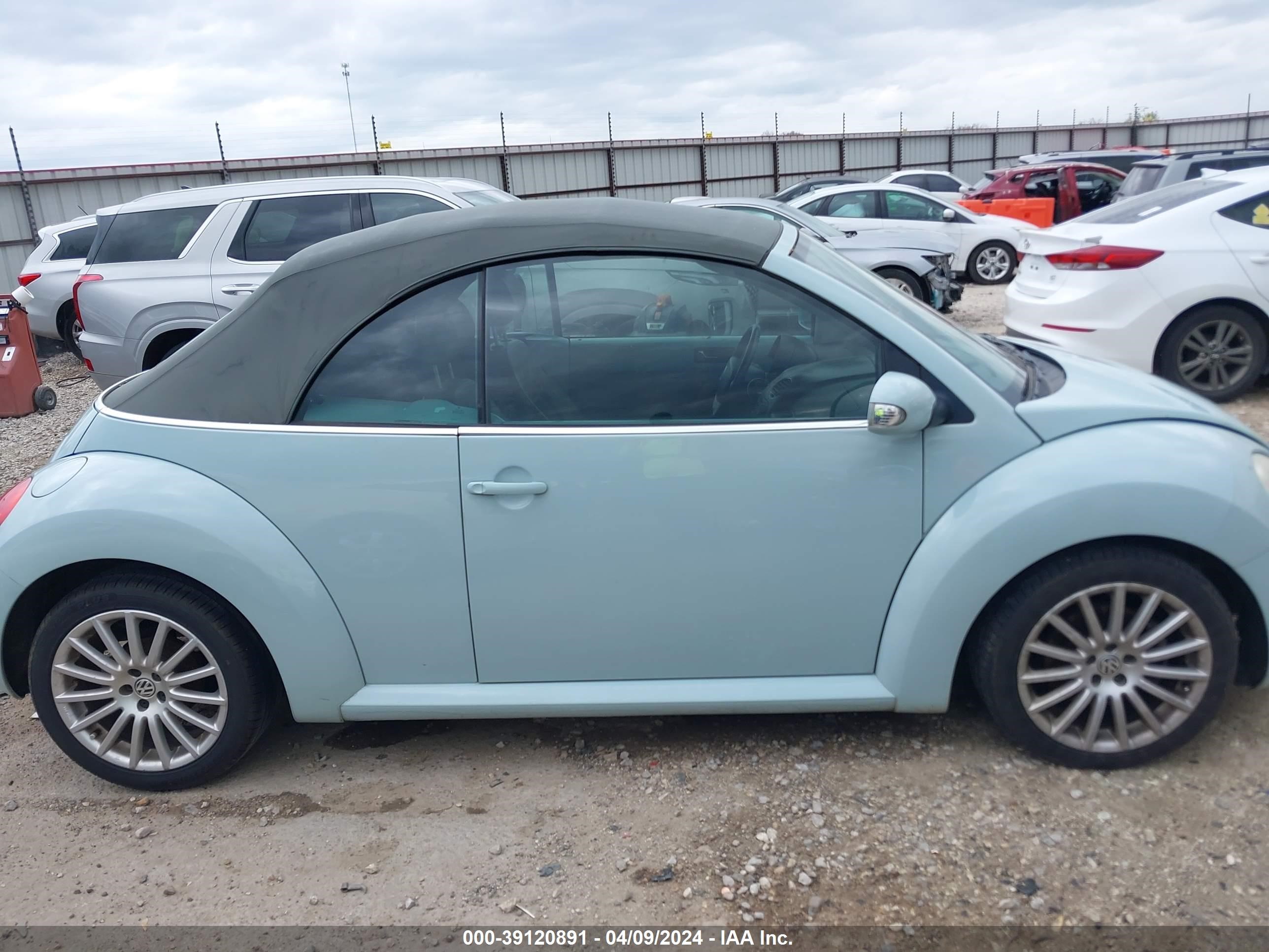 Photo 12 VIN: 3VWSF31Y06M332214 - VOLKSWAGEN BEETLE 