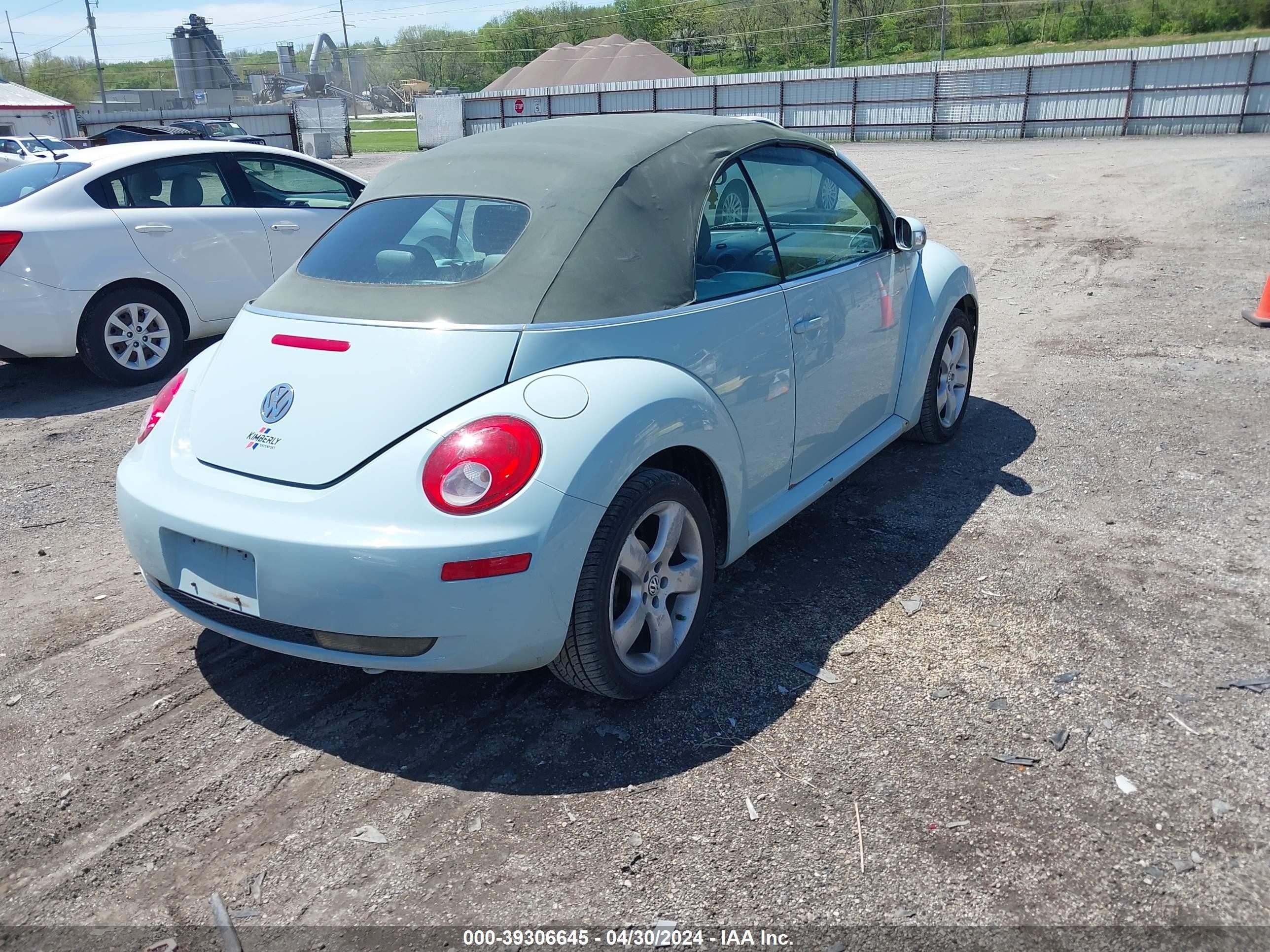 Photo 3 VIN: 3VWSF31Y16M311839 - VOLKSWAGEN BEETLE 