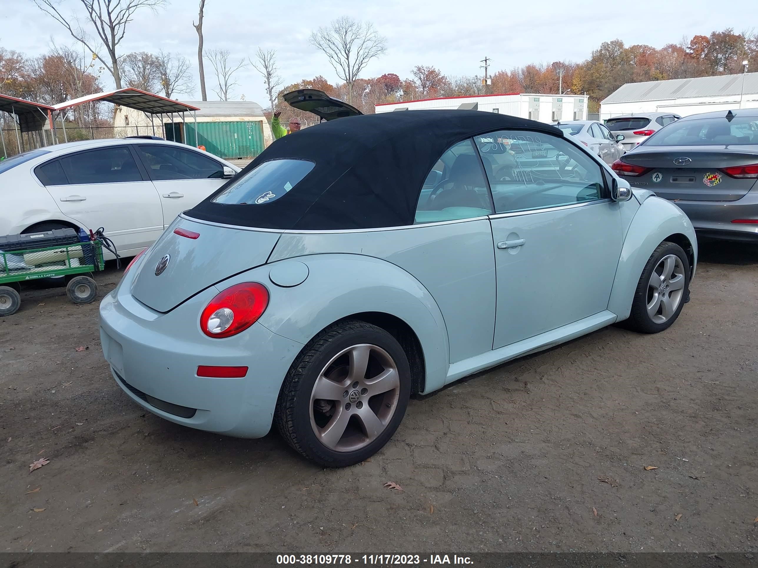 Photo 3 VIN: 3VWSF31Y36M302625 - VOLKSWAGEN BEETLE 