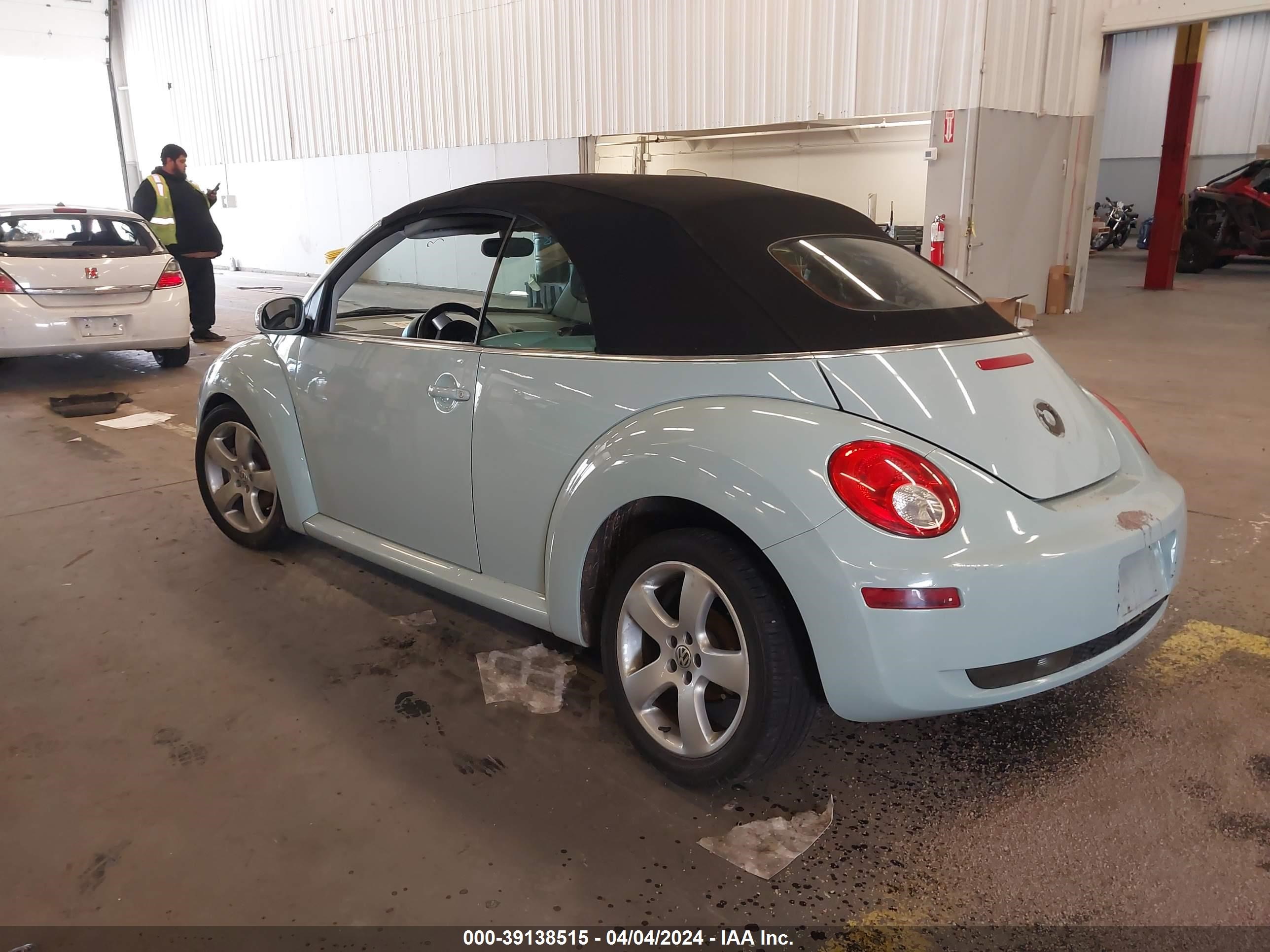 Photo 2 VIN: 3VWSF31Y36M305170 - VOLKSWAGEN BEETLE 