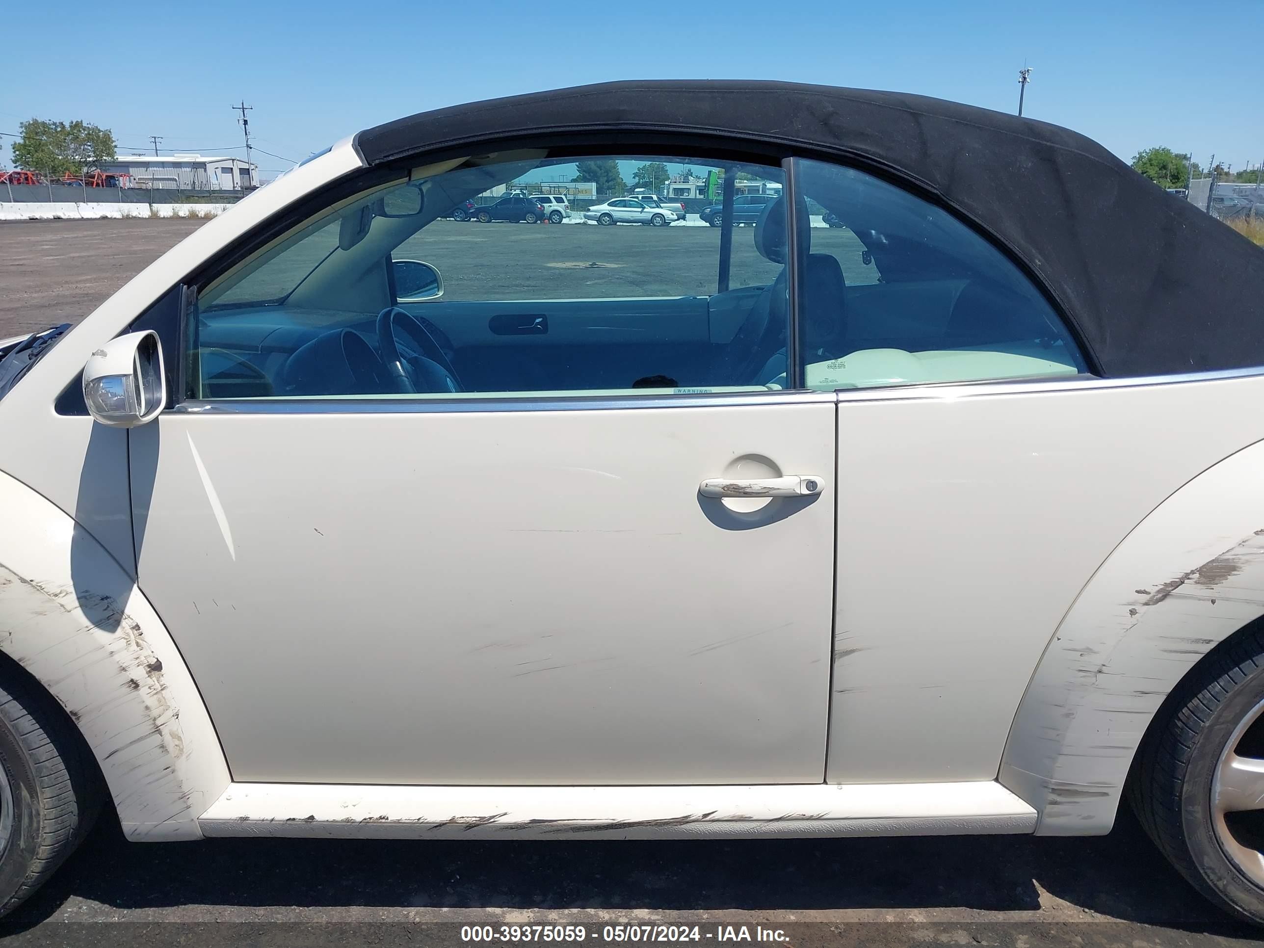 Photo 13 VIN: 3VWSF31Y56M313271 - VOLKSWAGEN BEETLE 