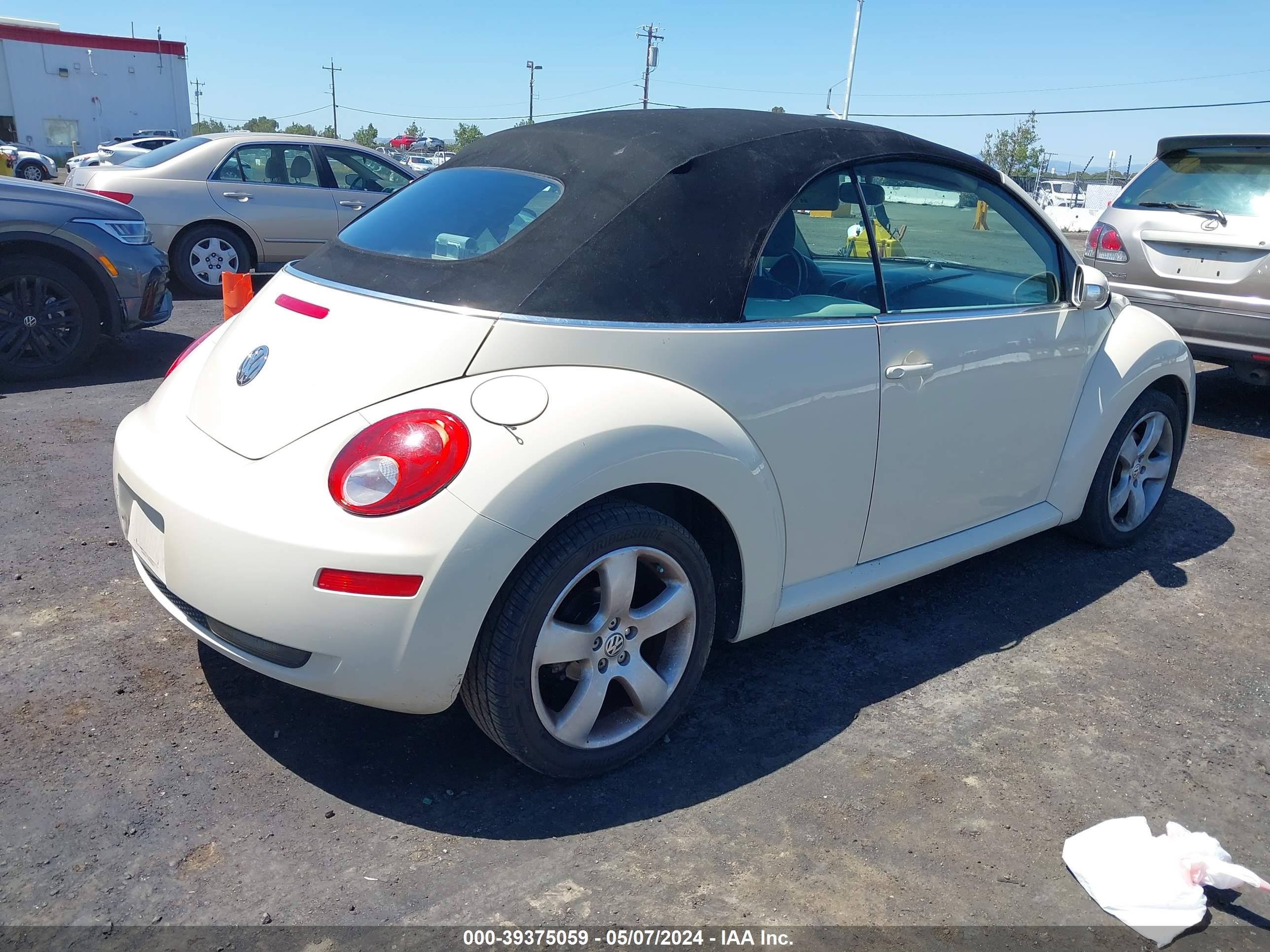 Photo 3 VIN: 3VWSF31Y56M313271 - VOLKSWAGEN BEETLE 