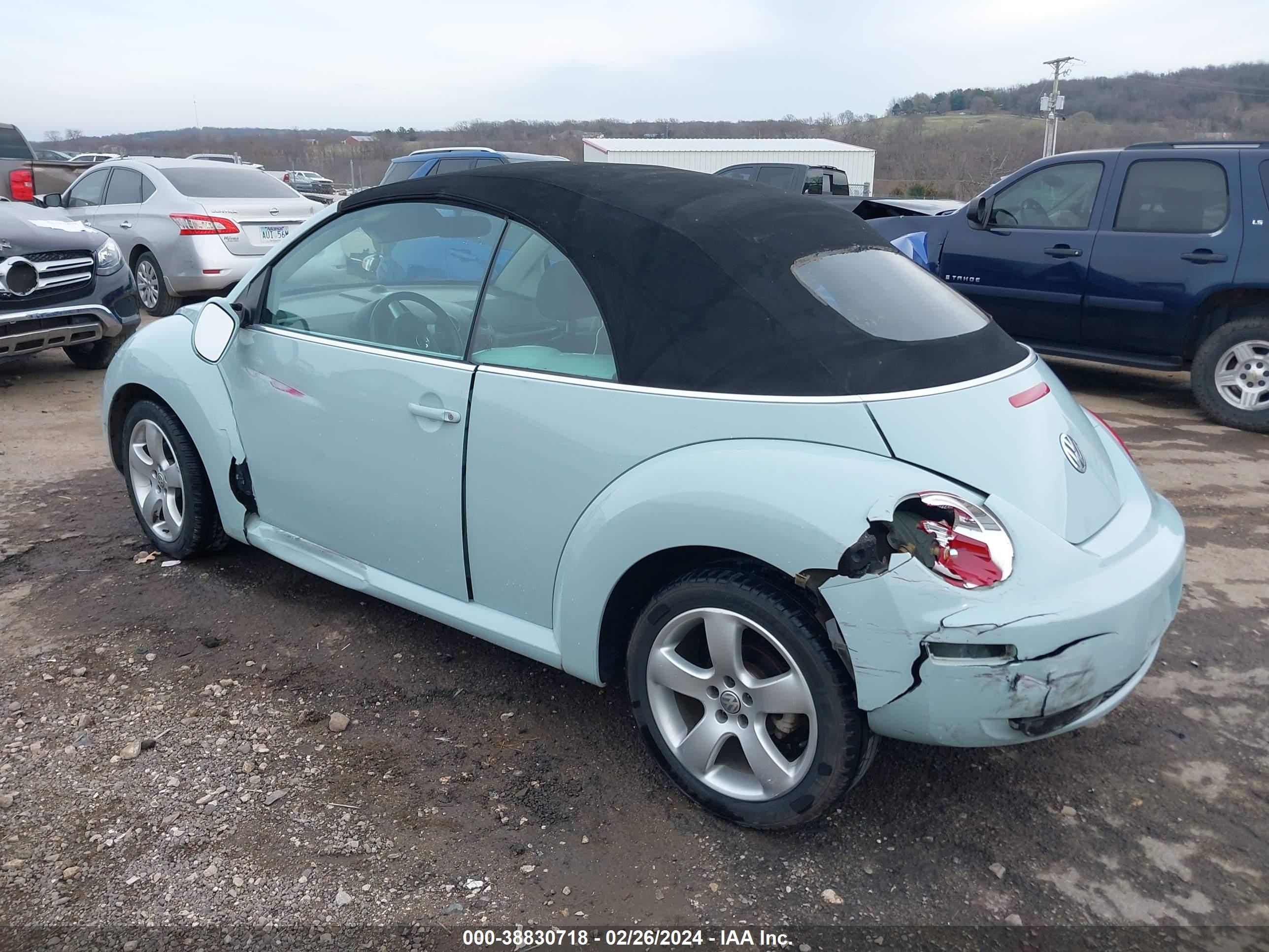 Photo 2 VIN: 3VWSF31YX6M317994 - VOLKSWAGEN BEETLE 