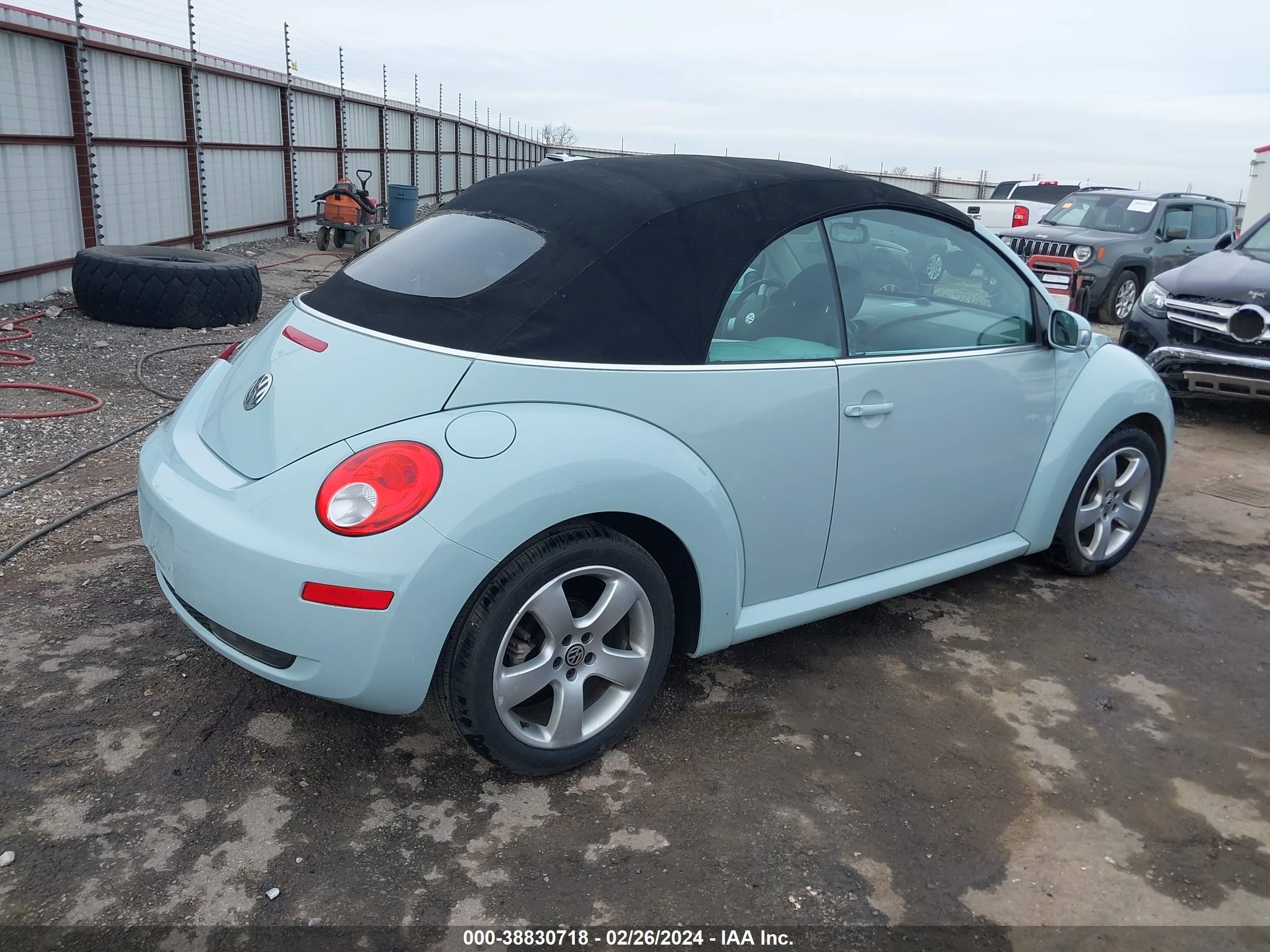 Photo 3 VIN: 3VWSF31YX6M317994 - VOLKSWAGEN BEETLE 