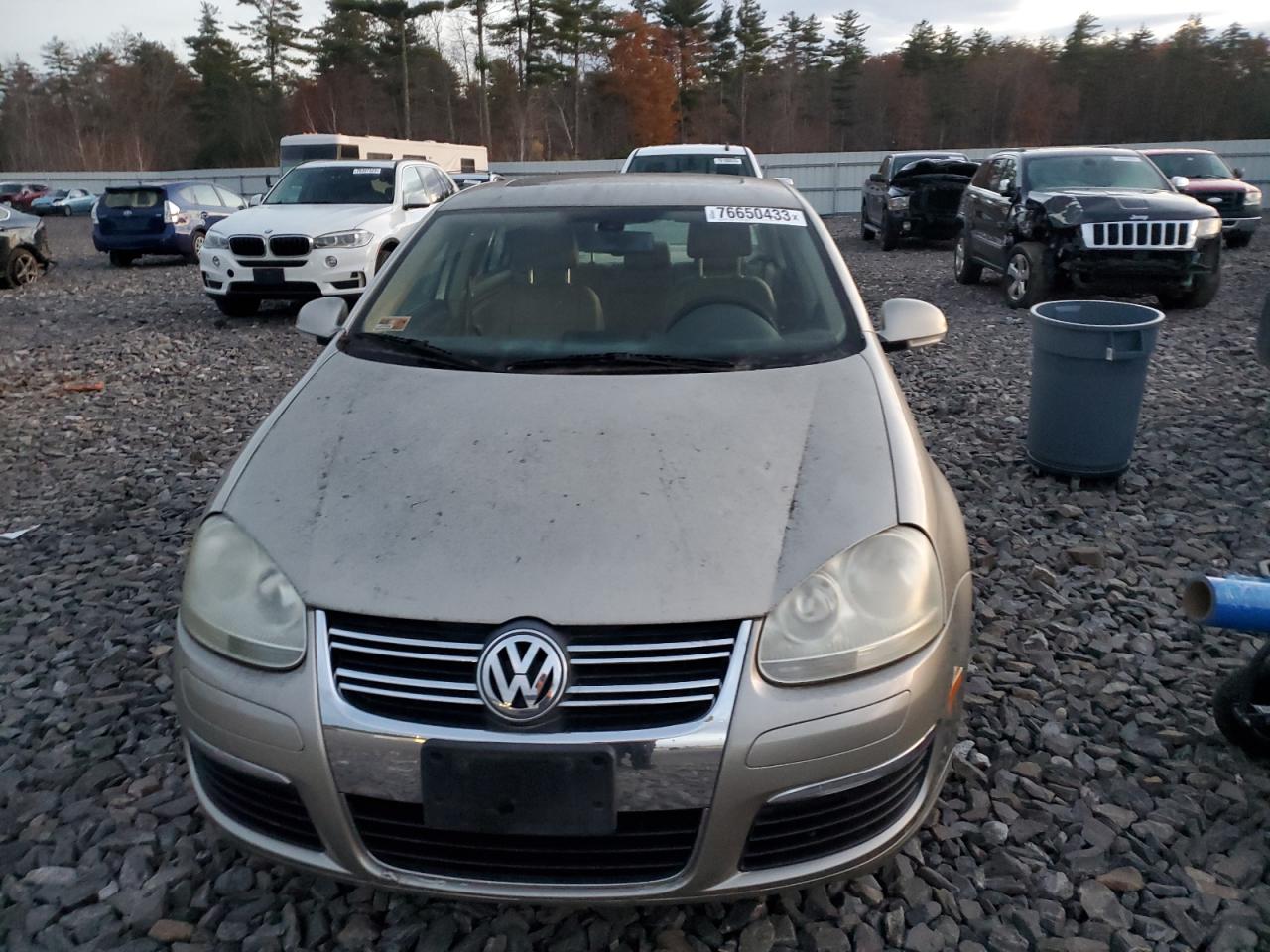 Photo 4 VIN: 3VWSF71K55M643221 - VOLKSWAGEN JETTA 