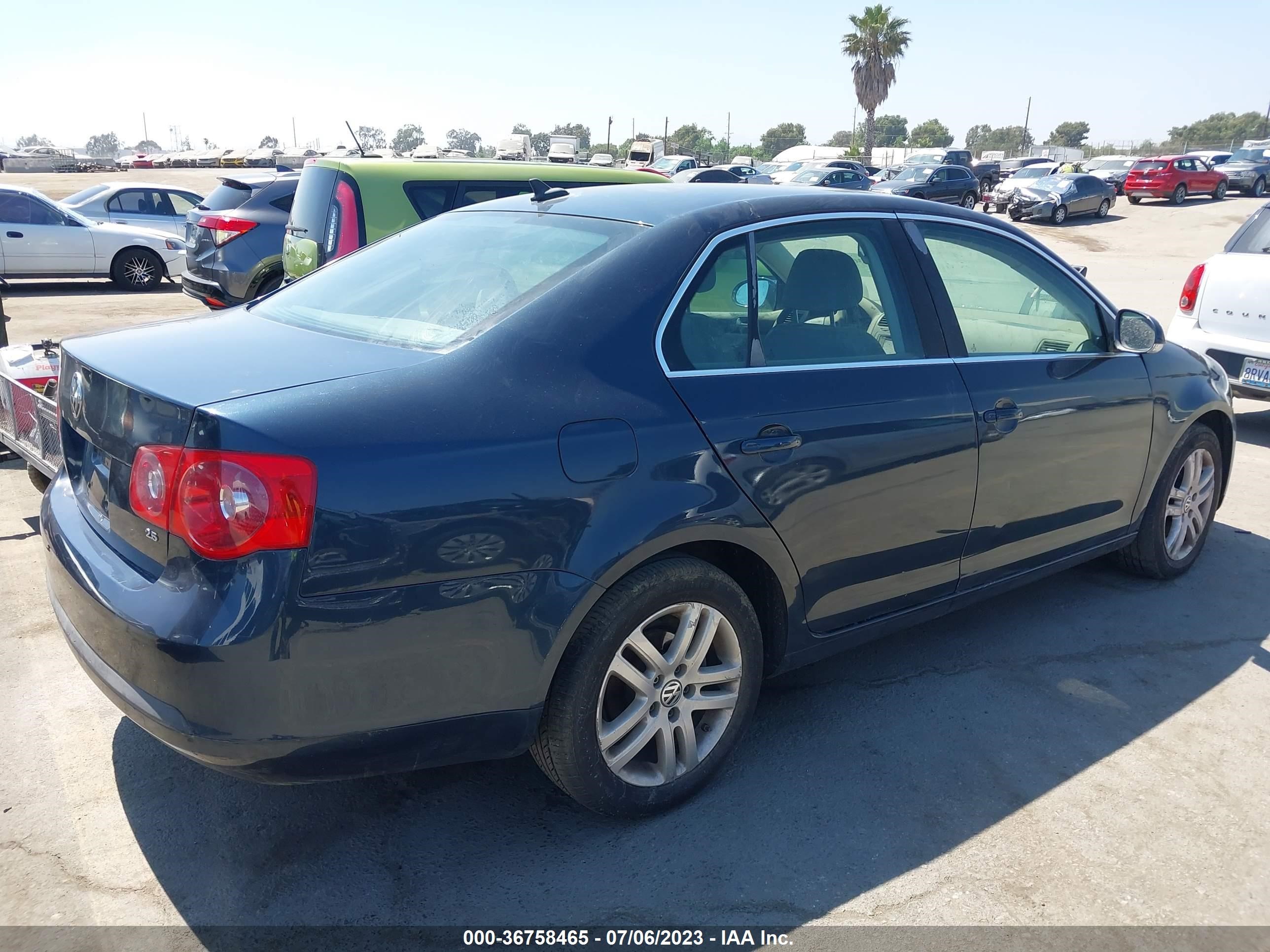 Photo 3 VIN: 3VWSF71K97M047547 - VOLKSWAGEN JETTA 