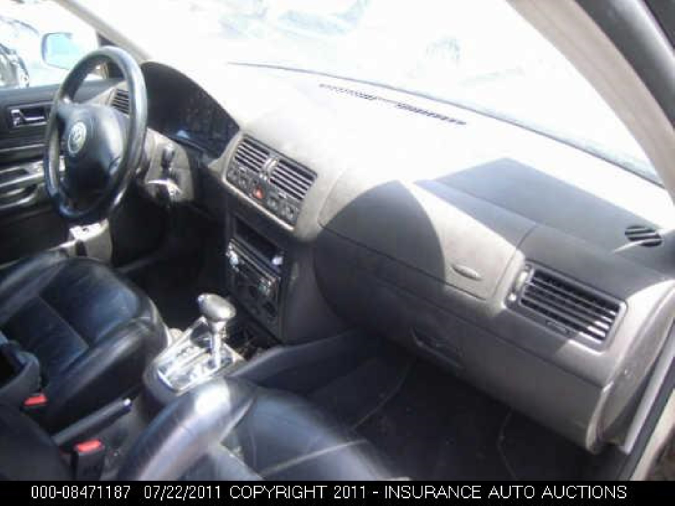 Photo 4 VIN: 3VWSG29MX1M030768 - VOLKSWAGEN JETTA 