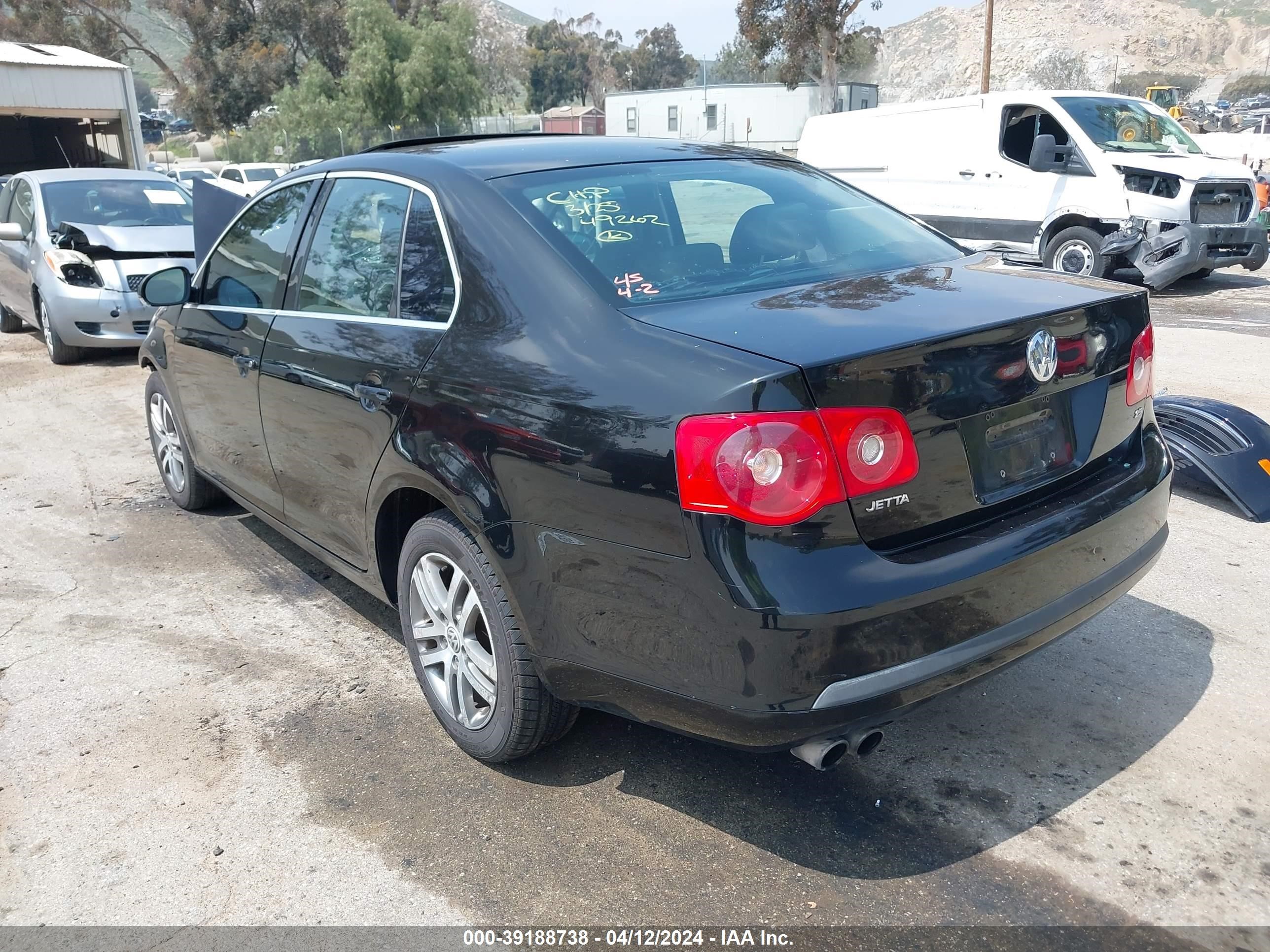 Photo 2 VIN: 3VWSG71K15M626204 - VOLKSWAGEN JETTA 