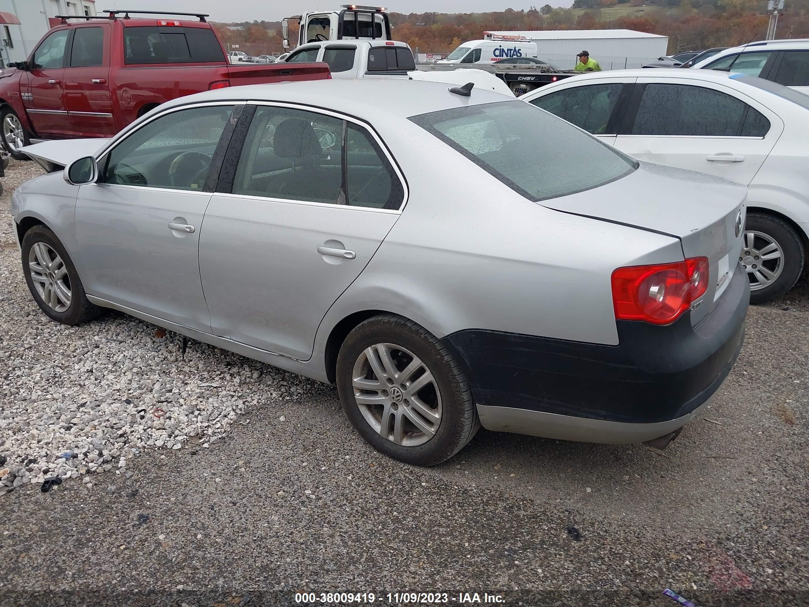 Photo 2 VIN: 3VWSG71K37M030076 - VOLKSWAGEN JETTA 