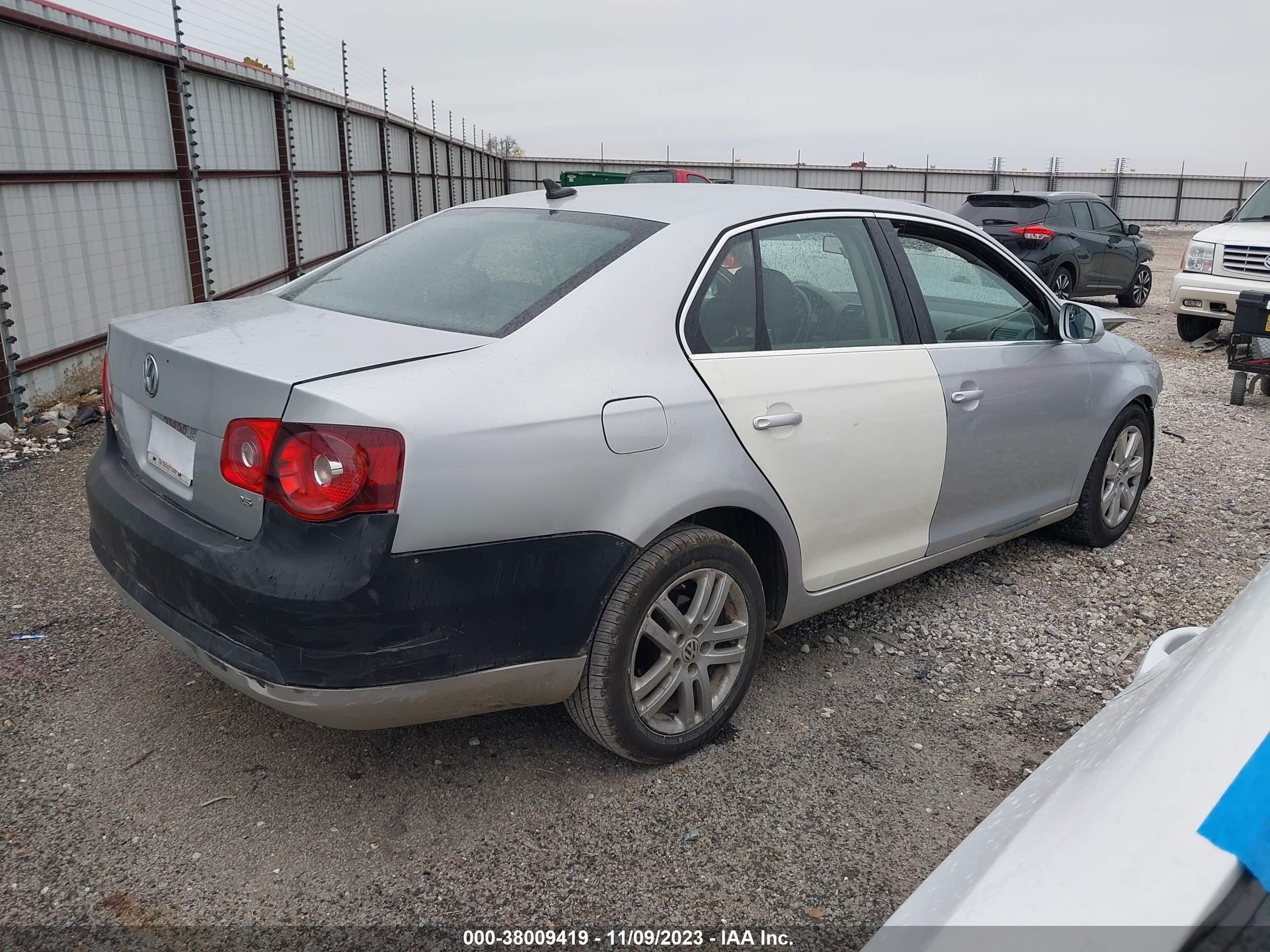 Photo 3 VIN: 3VWSG71K37M030076 - VOLKSWAGEN JETTA 