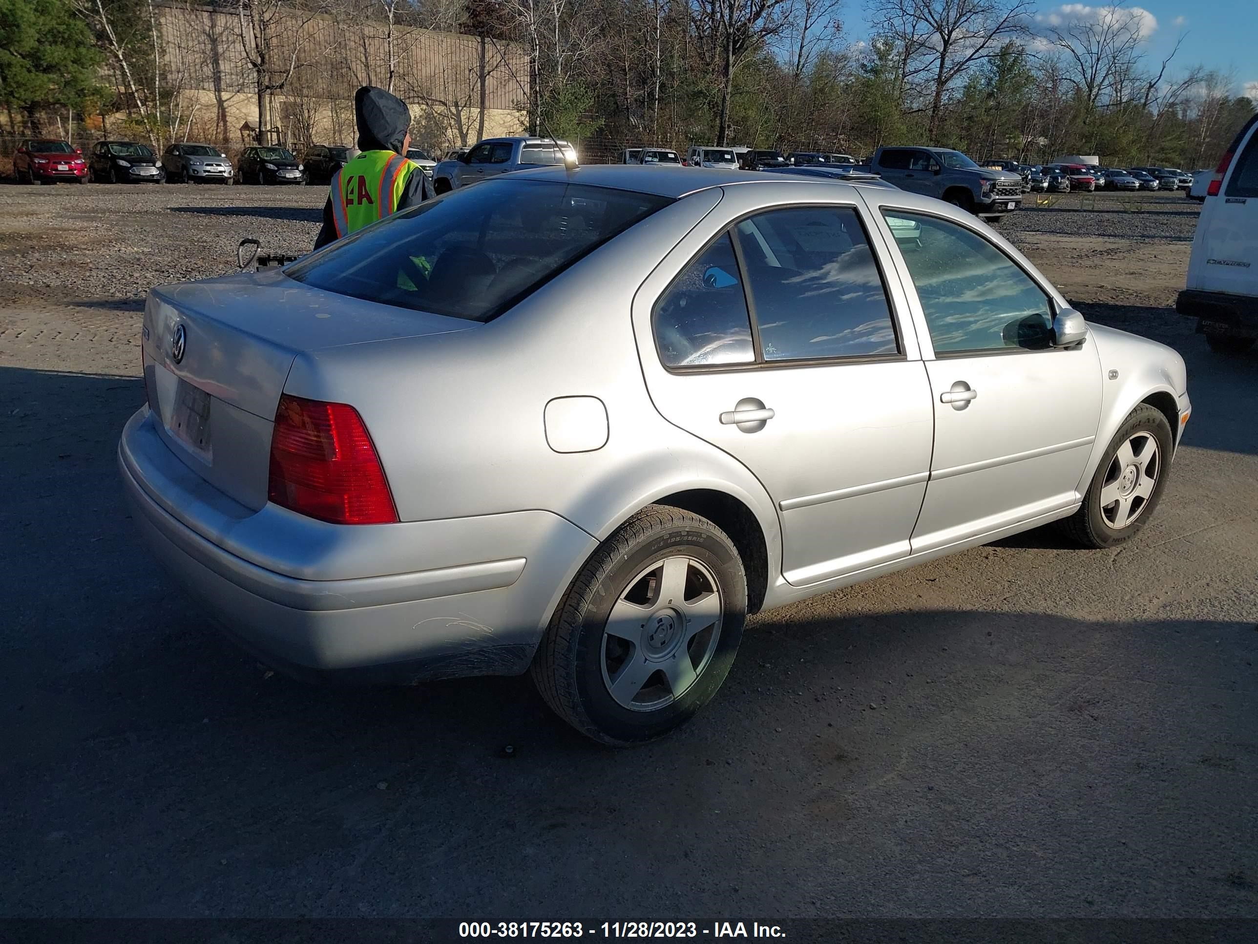 Photo 3 VIN: 3VWSK69M81M115128 - VOLKSWAGEN JETTA 