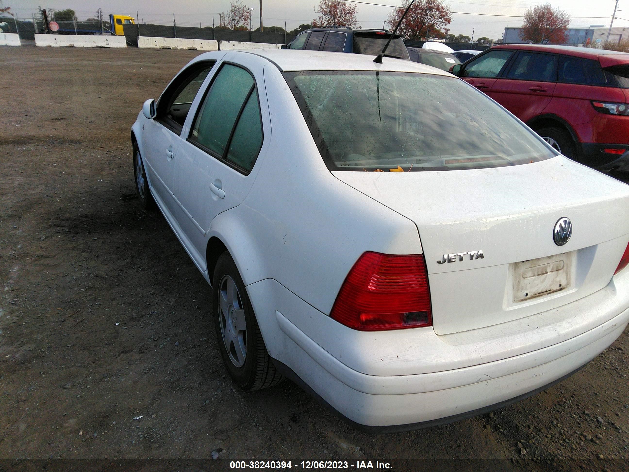 Photo 2 VIN: 3VWST29M01M015577 - VOLKSWAGEN JETTA 