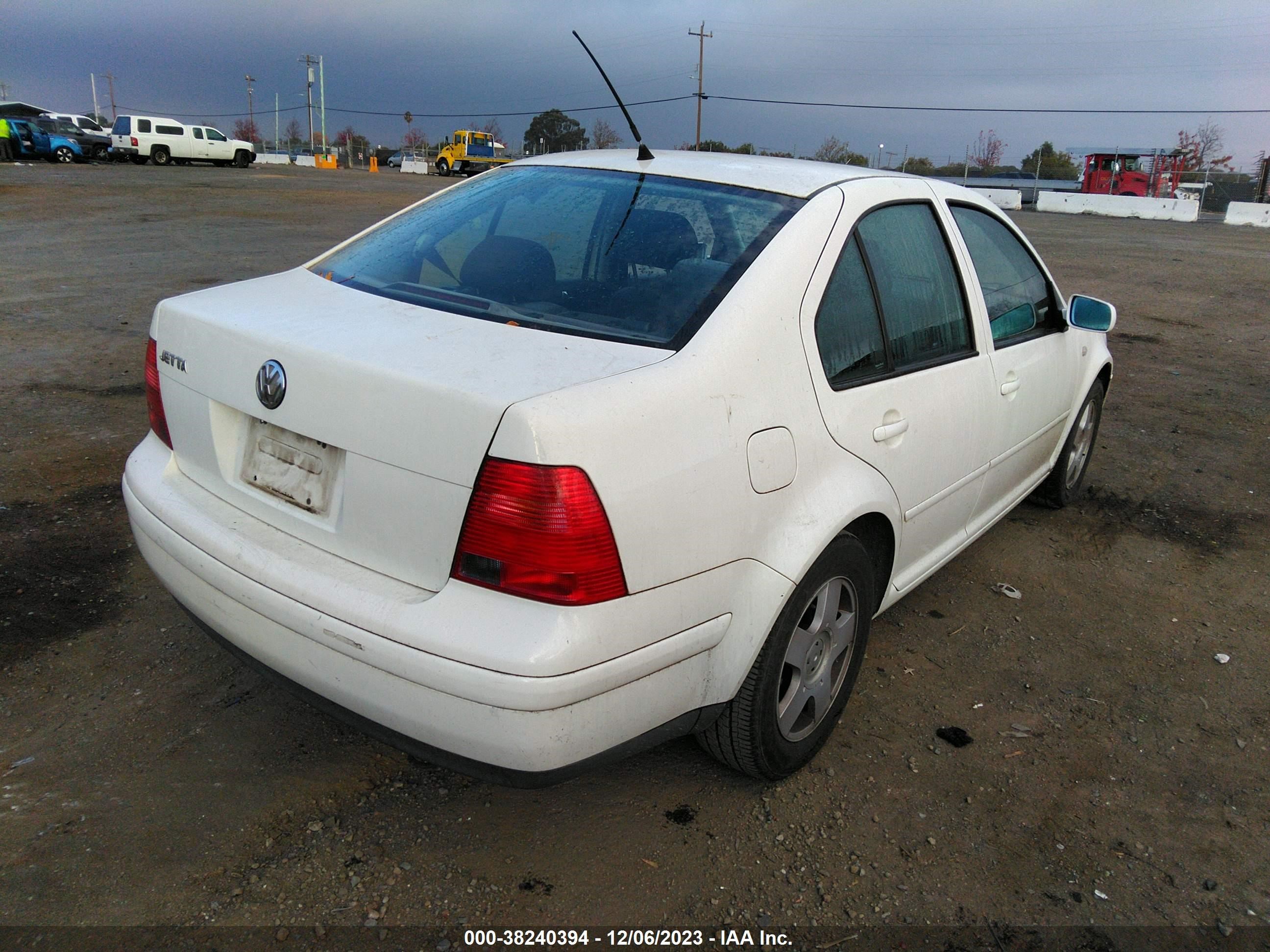 Photo 3 VIN: 3VWST29M01M015577 - VOLKSWAGEN JETTA 