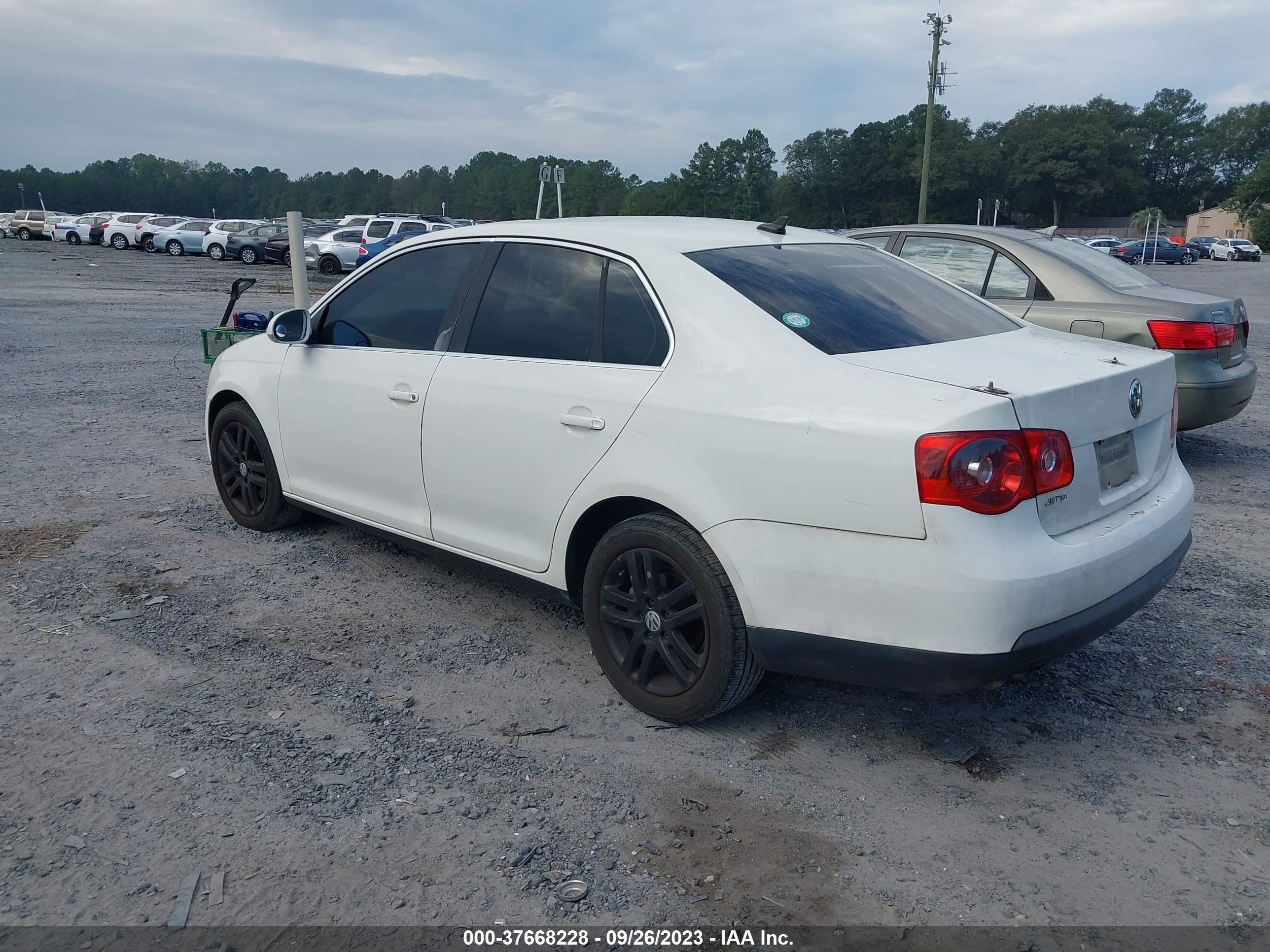 Photo 2 VIN: 3VWST71K56M012687 - VOLKSWAGEN JETTA 