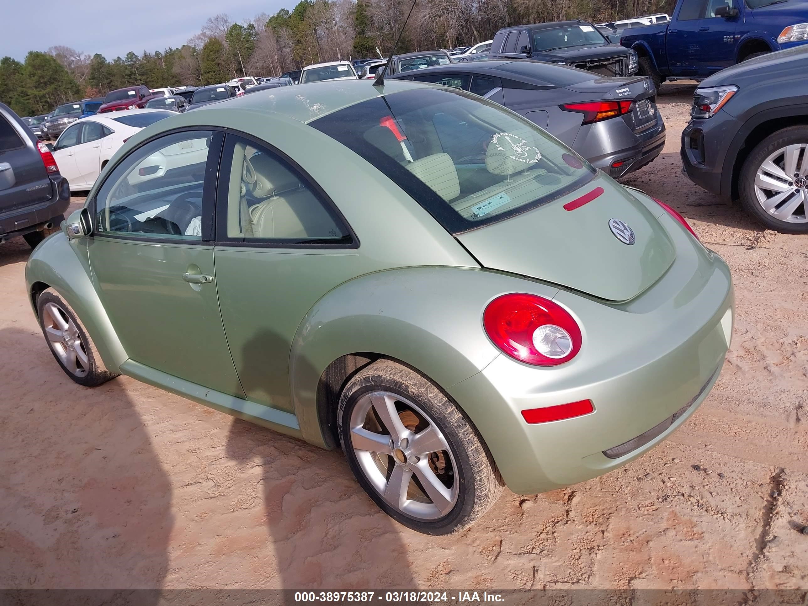 Photo 2 VIN: 3VWSW31C06M422760 - VOLKSWAGEN BEETLE 