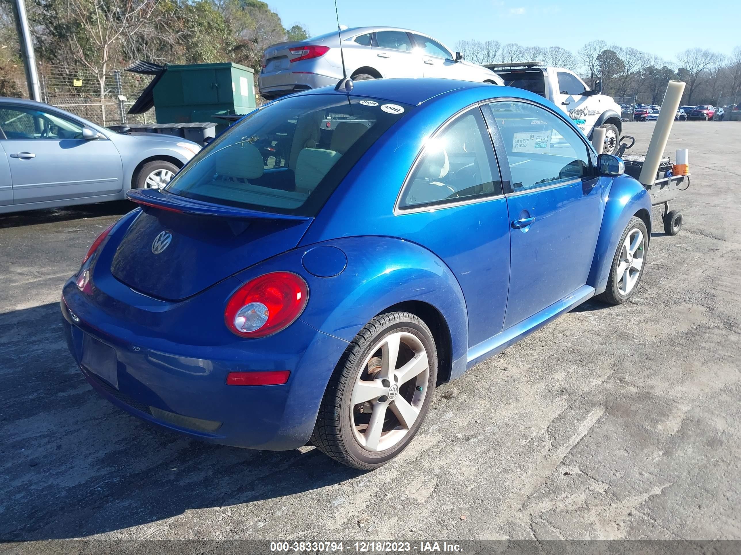 Photo 3 VIN: 3VWSW31CX7M510202 - VOLKSWAGEN BEETLE 