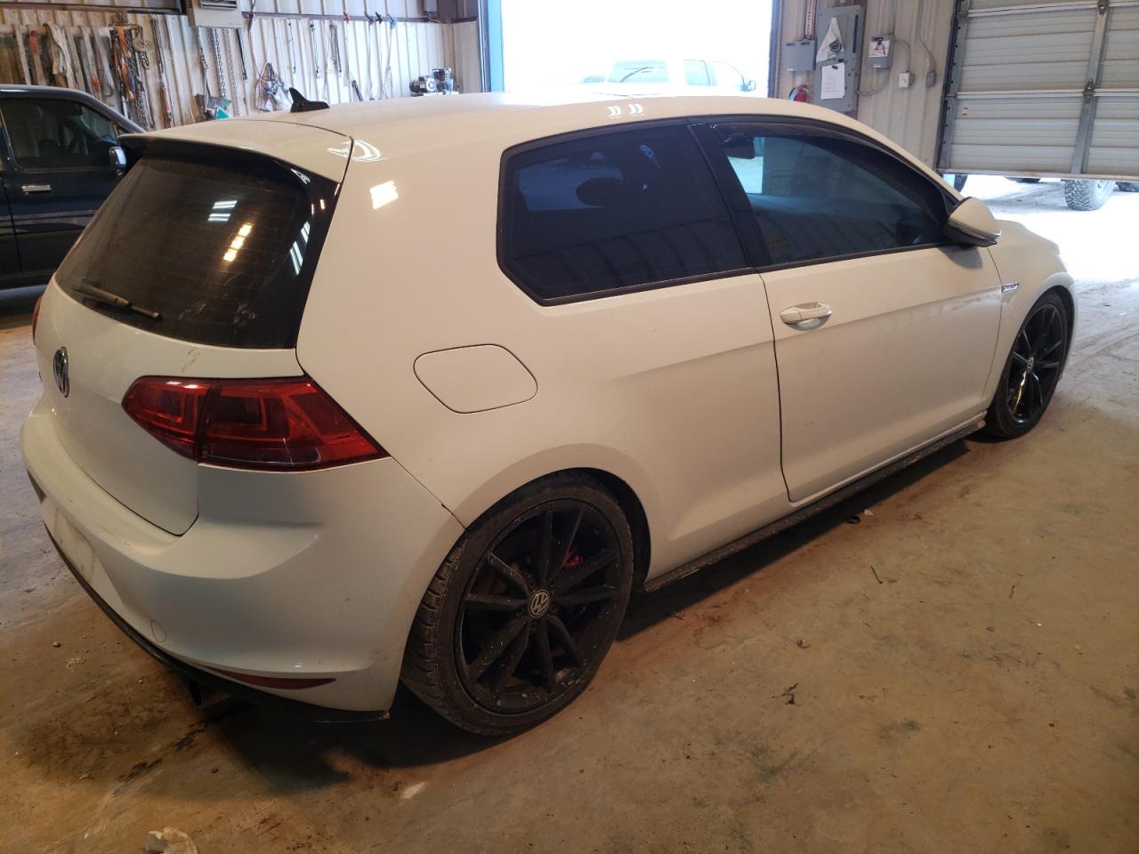 Photo 2 VIN: 3VWT47AU7GM001551 - VOLKSWAGEN GTI 