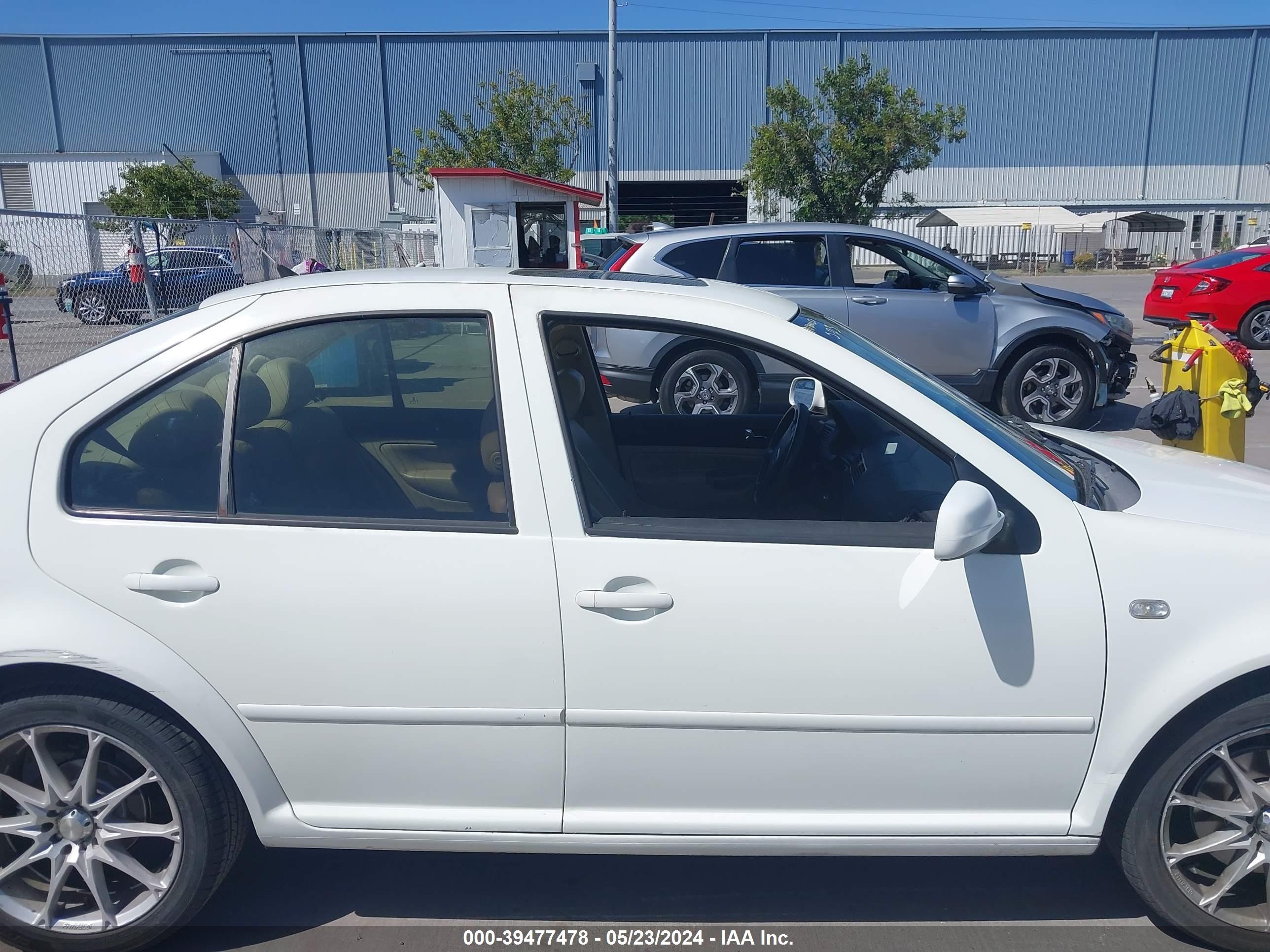 Photo 12 VIN: 3VWTH69M52M121702 - VOLKSWAGEN JETTA 