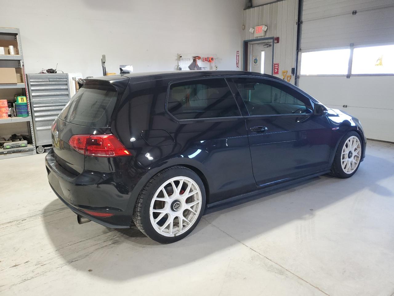 Photo 2 VIN: 3VWTT7AU0FM053752 - VOLKSWAGEN GTI 