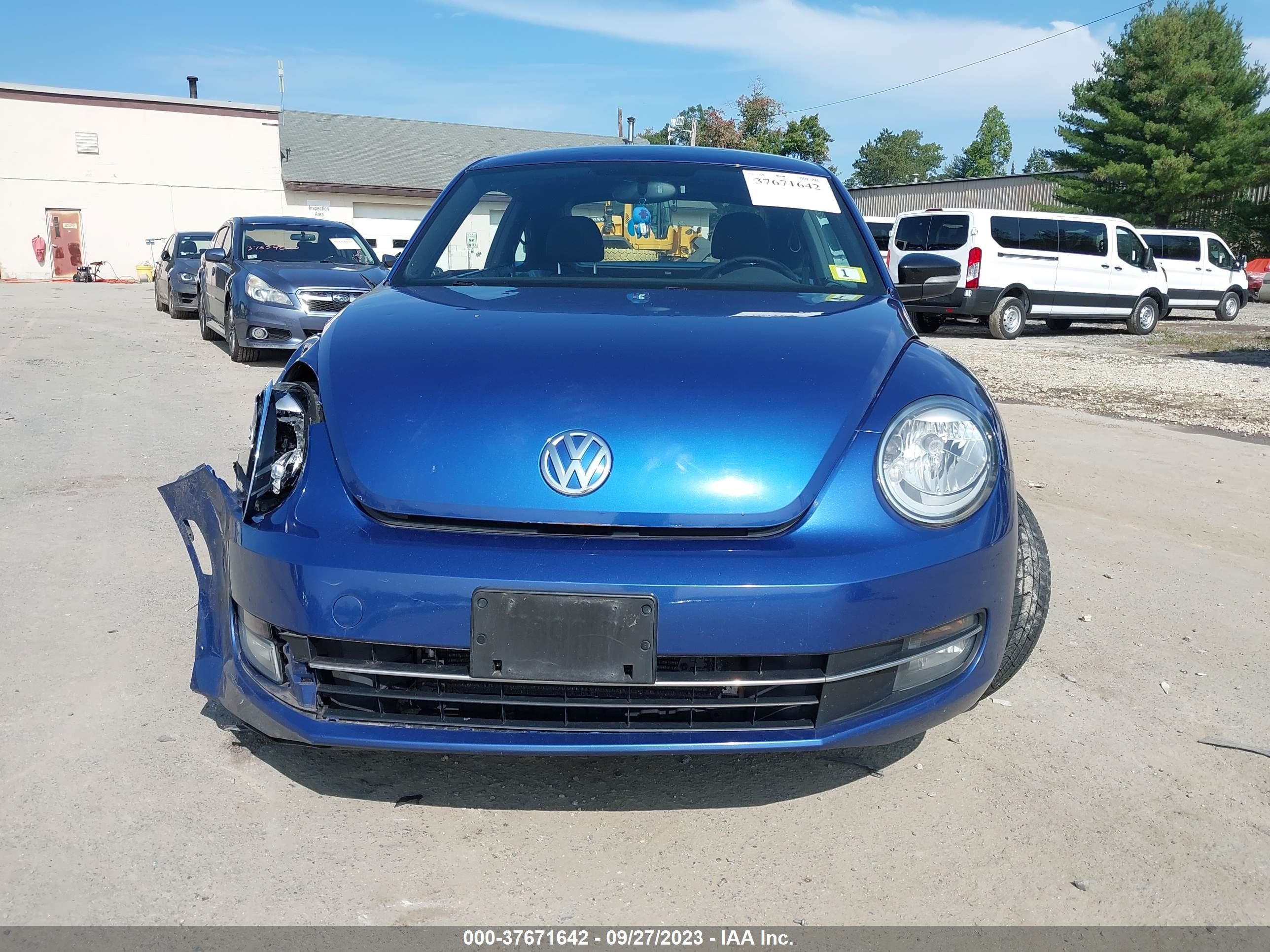 Photo 11 VIN: 3VWVA7AT6CM620757 - VOLKSWAGEN BEETLE 