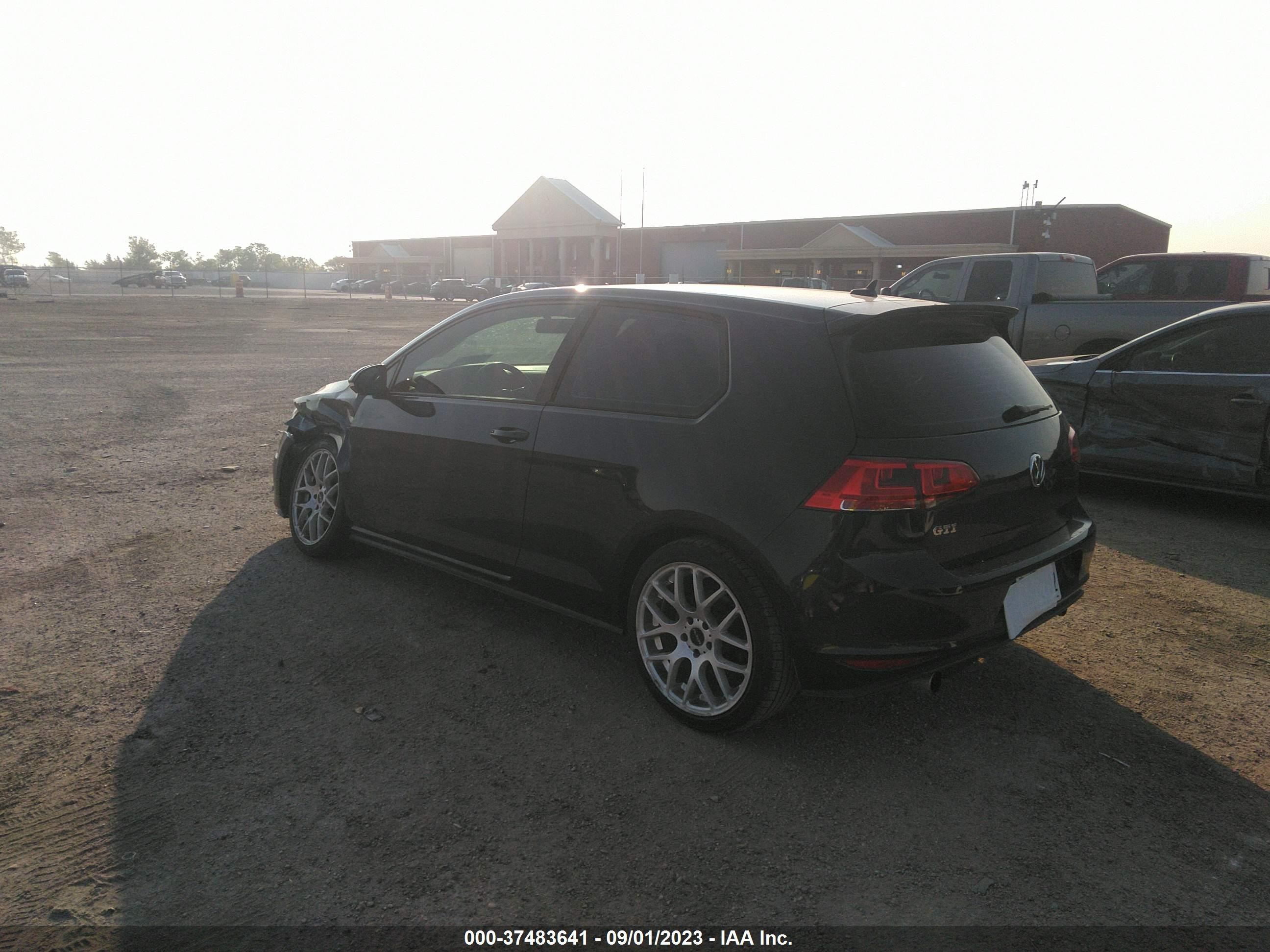 Photo 2 VIN: 3VWYT7AU0GM041530 - VOLKSWAGEN GOLF 