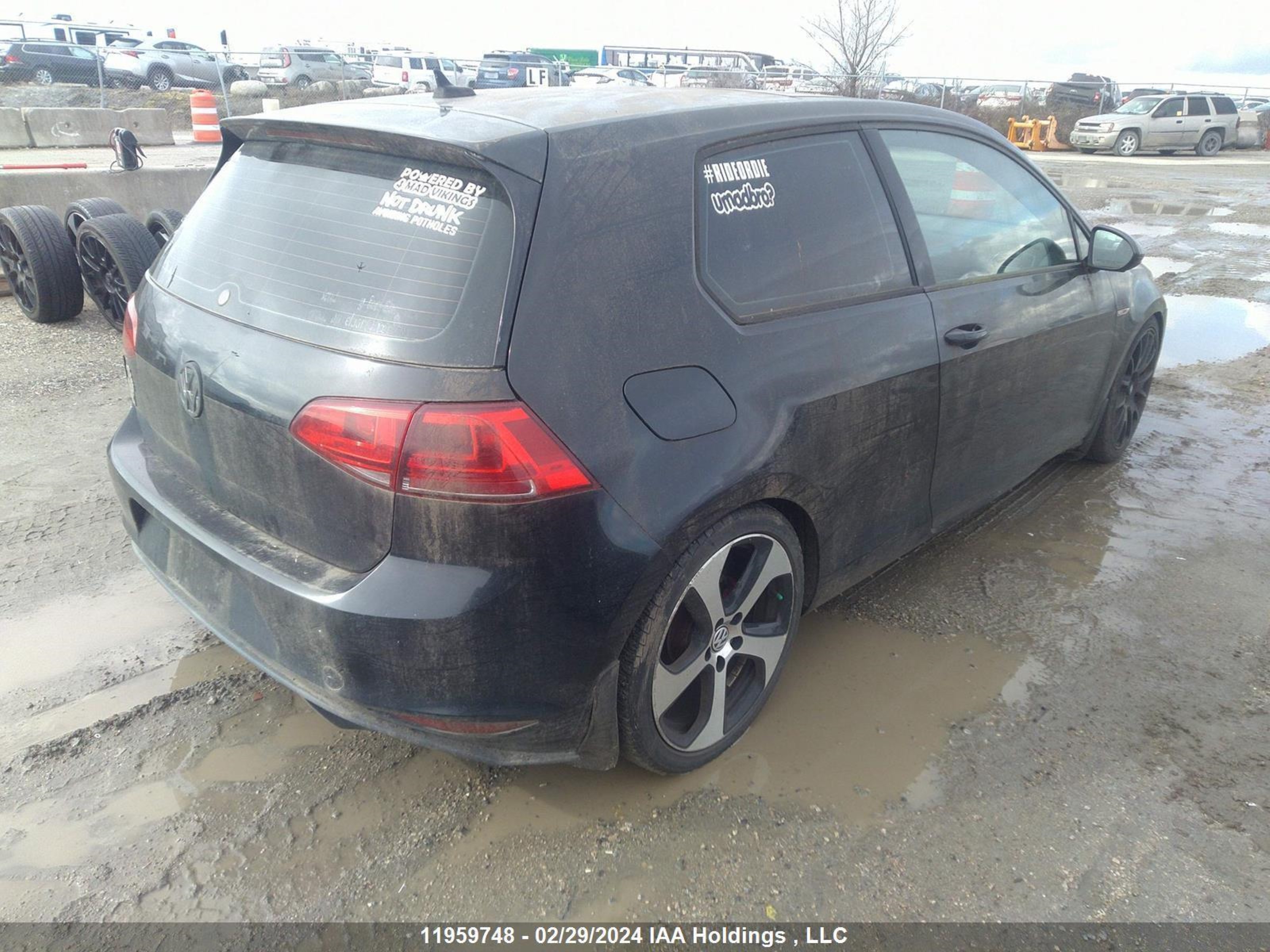 Photo 3 VIN: 3VWYT7AU4FM026446 - VOLKSWAGEN GTI 