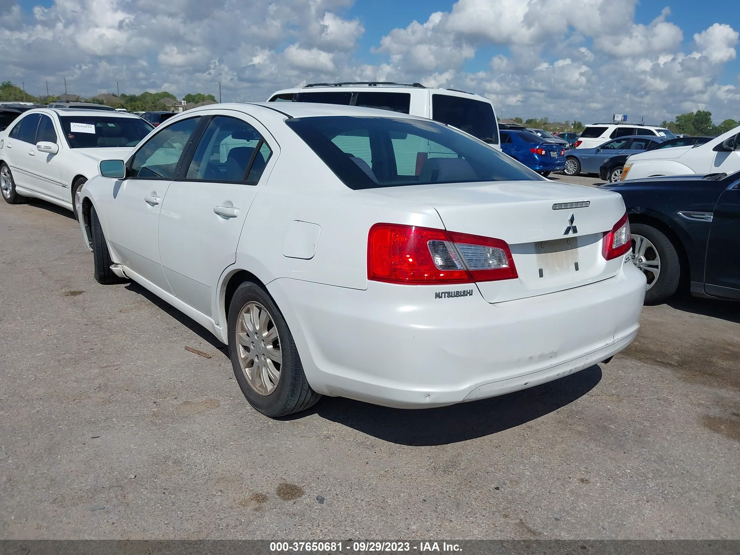 Photo 2 VIN: 4A32B2FF0CE012888 - MITSUBISHI GALANT 