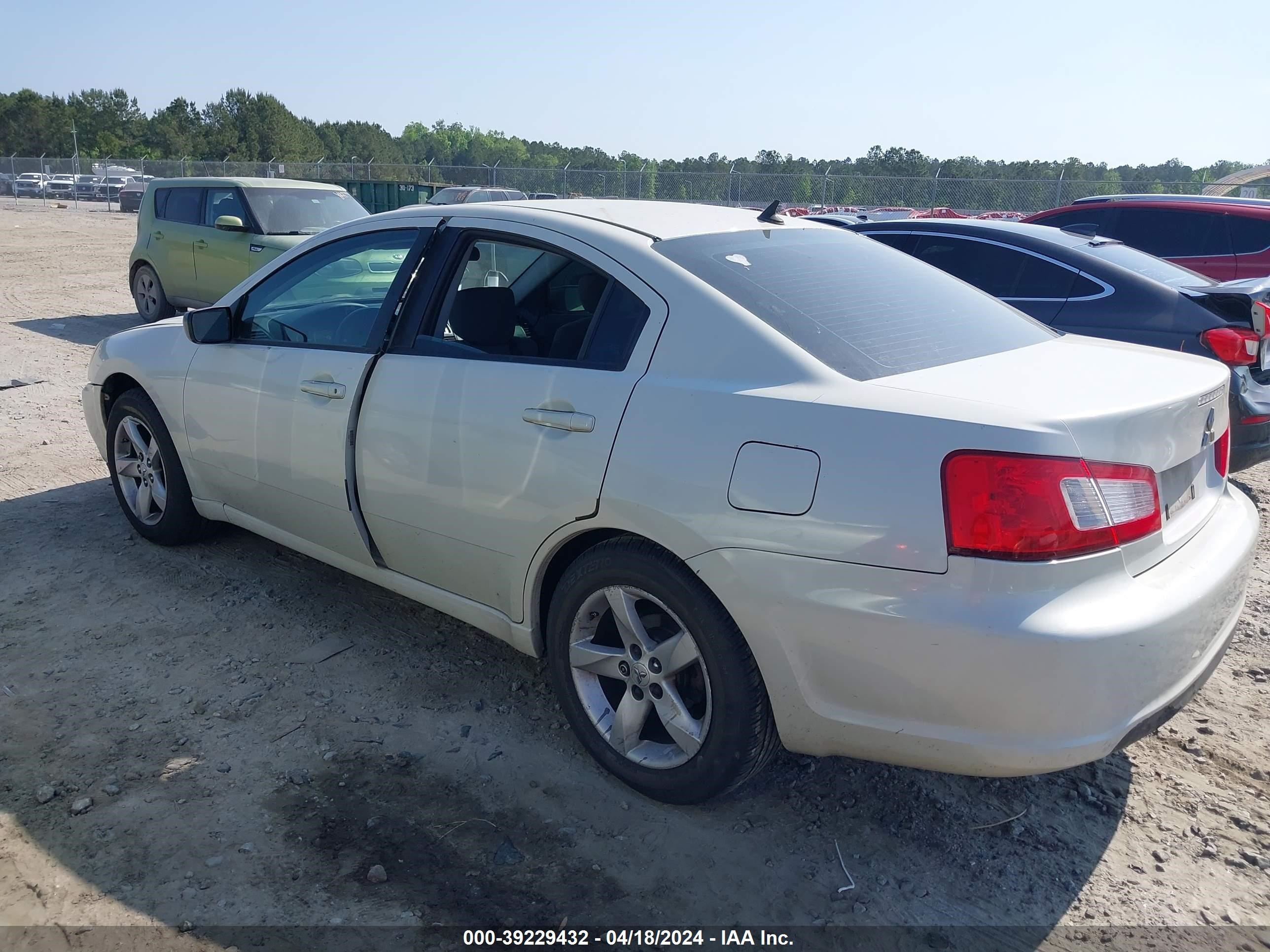 Photo 2 VIN: 4A3AB36F19E030049 - MITSUBISHI GALANT 