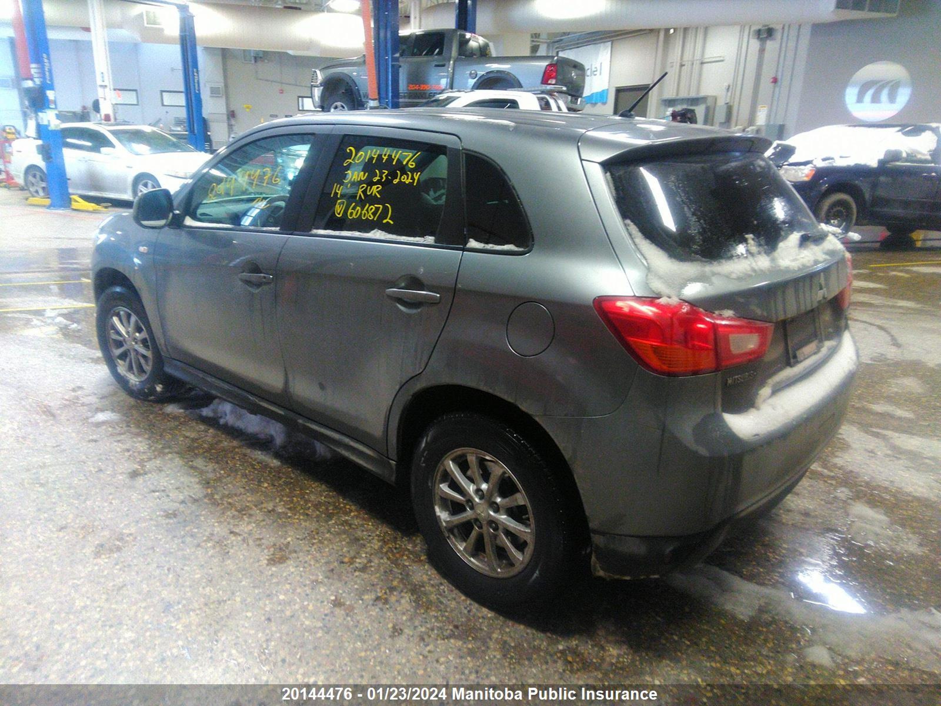 Photo 2 VIN: 4A4AH3AU2EE606872 - MITSUBISHI RVR 