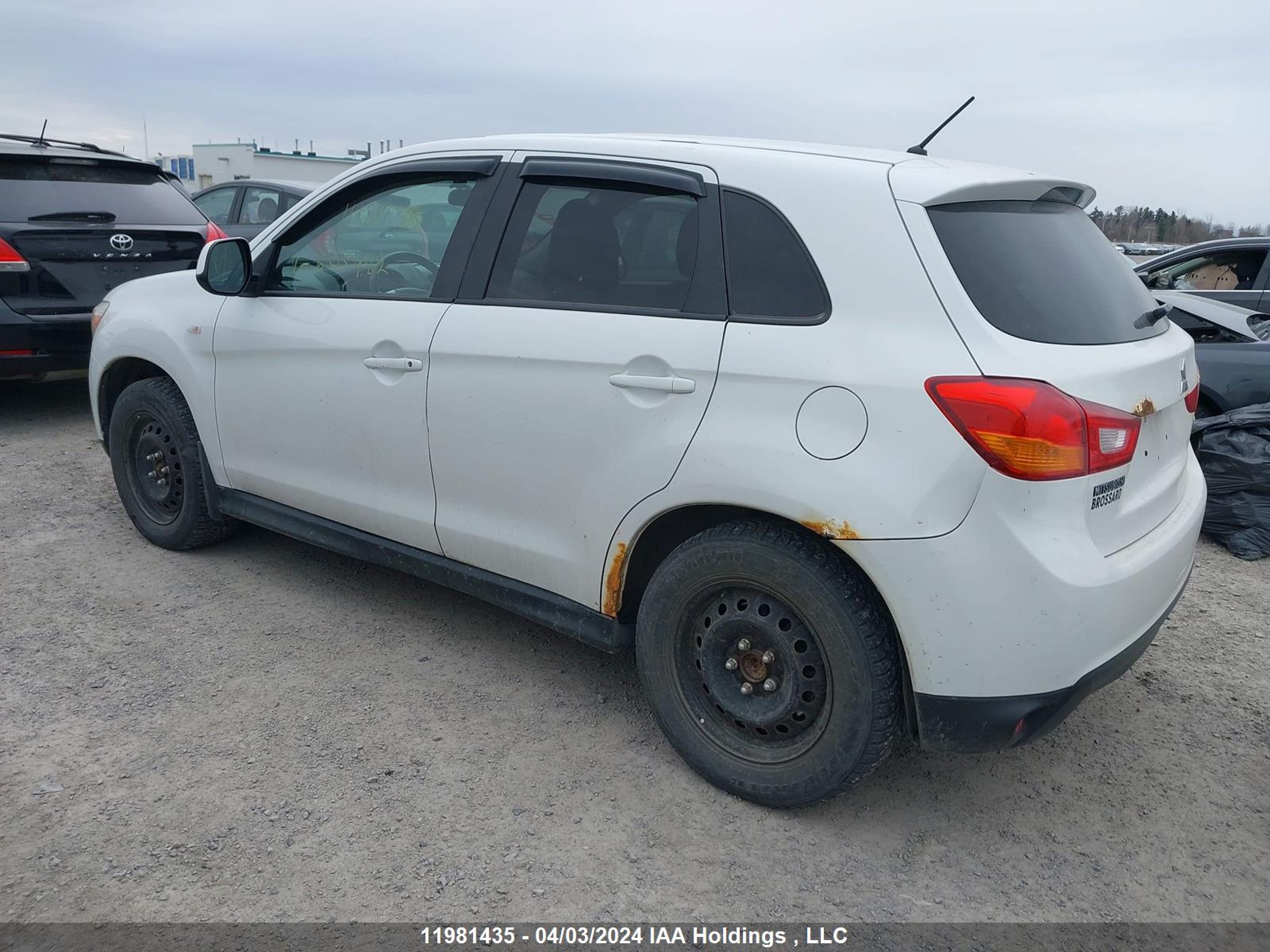 Photo 2 VIN: 4A4AH3AU7DE604582 - MITSUBISHI RVR 