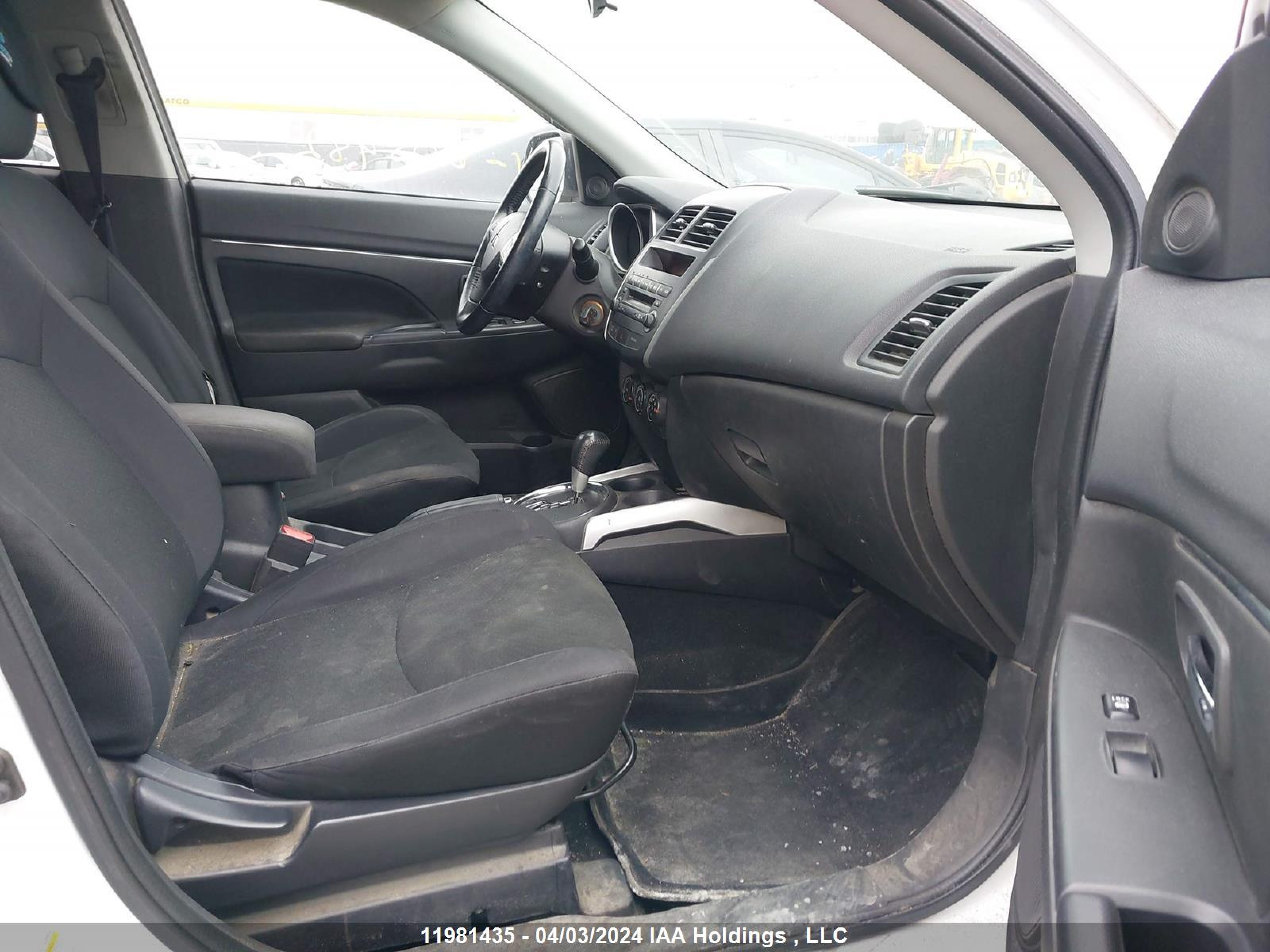 Photo 4 VIN: 4A4AH3AU7DE604582 - MITSUBISHI RVR 