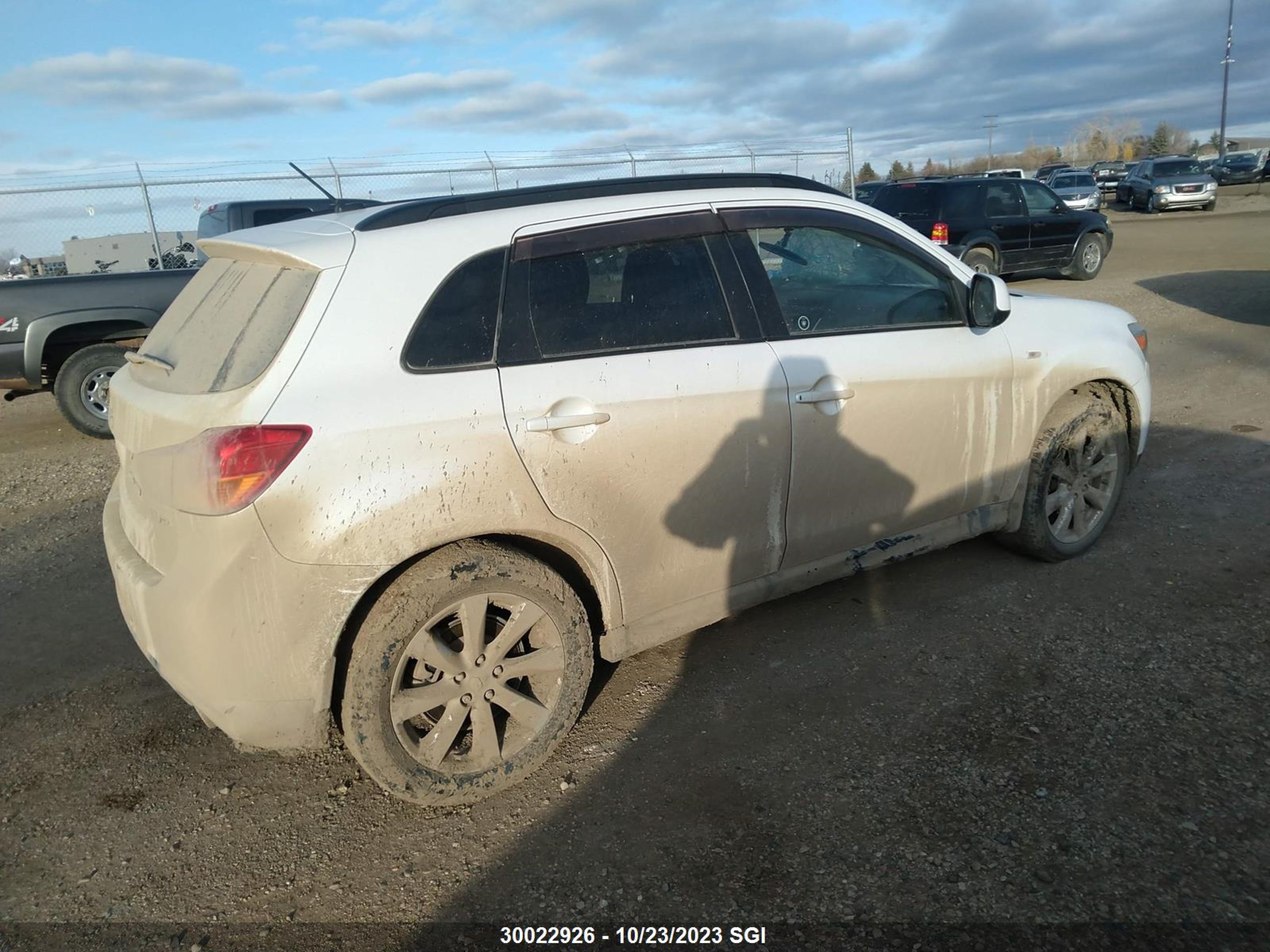 Photo 3 VIN: 4A4AJ4AU0DE602828 - MITSUBISHI RVR 