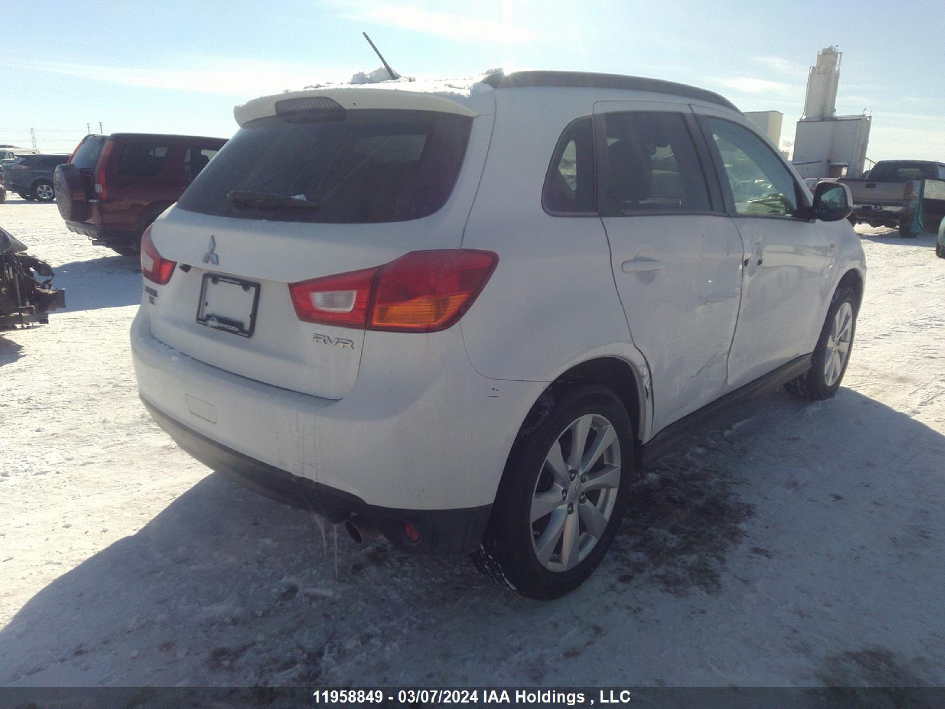 Photo 3 VIN: 4A4AJ4AUXFE604041 - MITSUBISHI RVR 