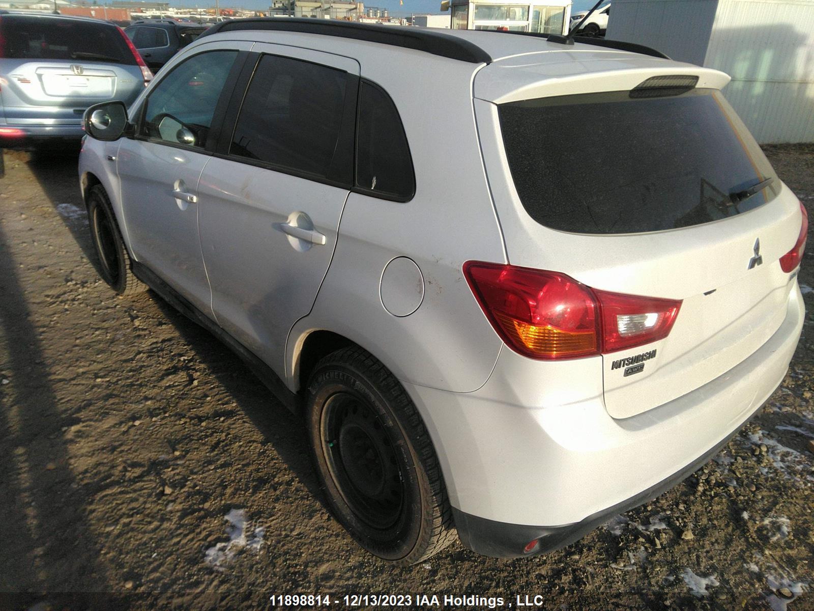 Photo 2 VIN: 4A4AJ4AW1FE608822 - MITSUBISHI RVR 