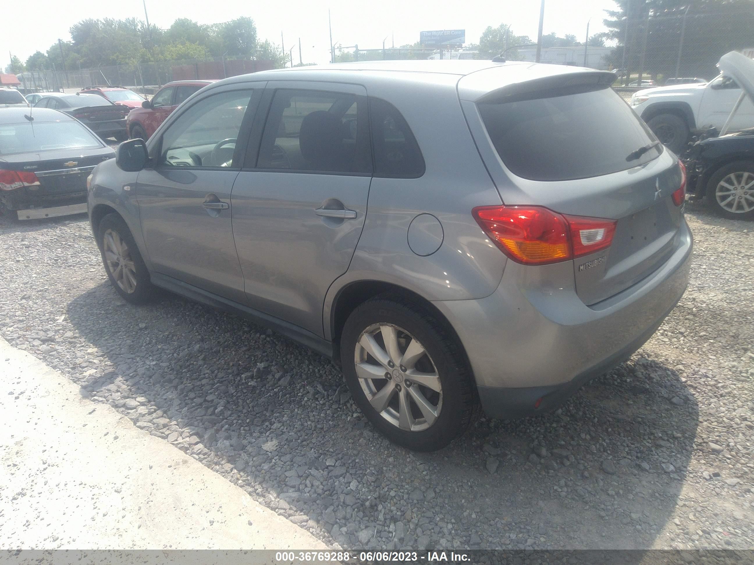 Photo 2 VIN: 4A4AP3AU0DE025467 - MITSUBISHI OUTLANDER 