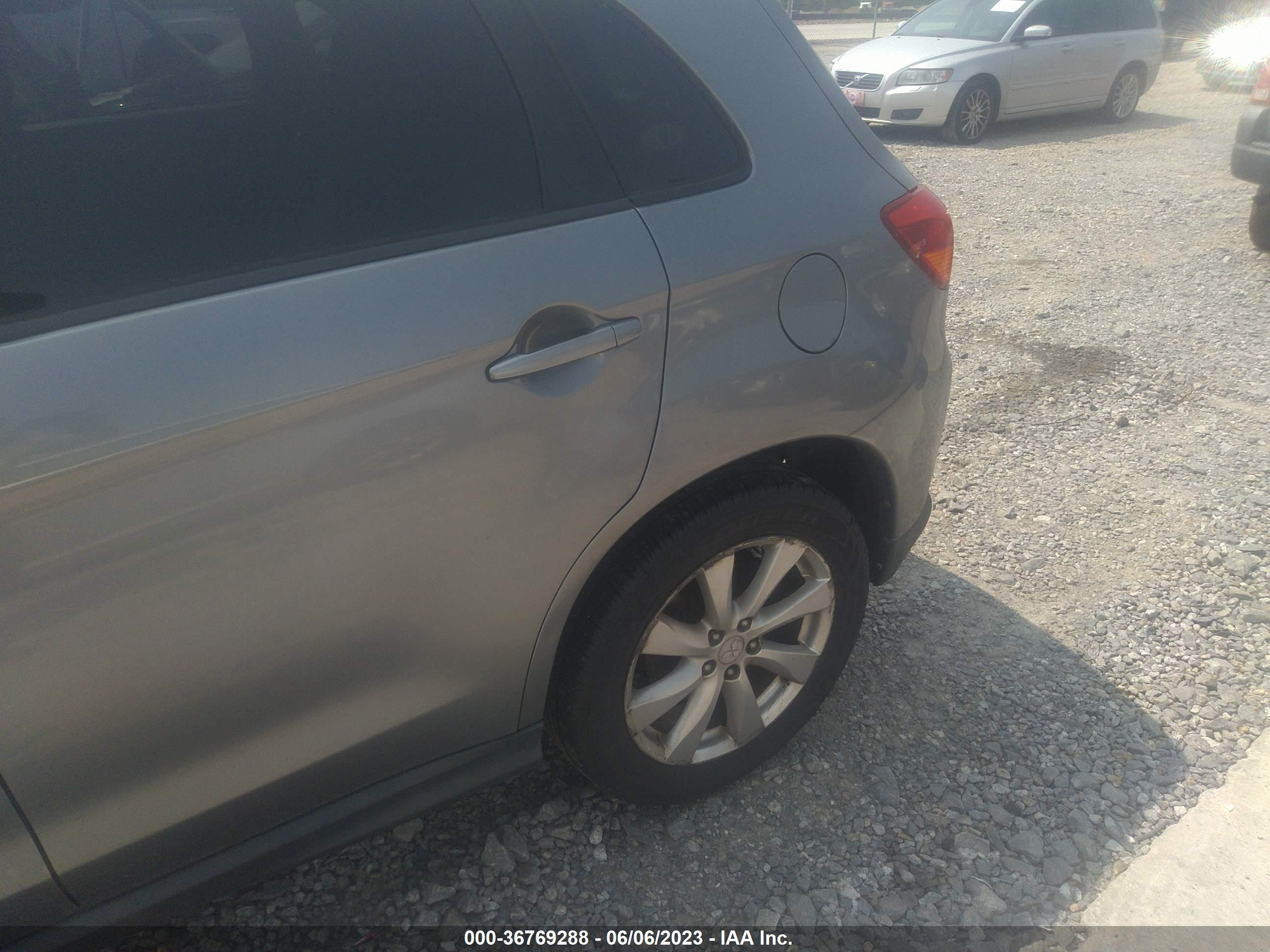 Photo 5 VIN: 4A4AP3AU0DE025467 - MITSUBISHI OUTLANDER 